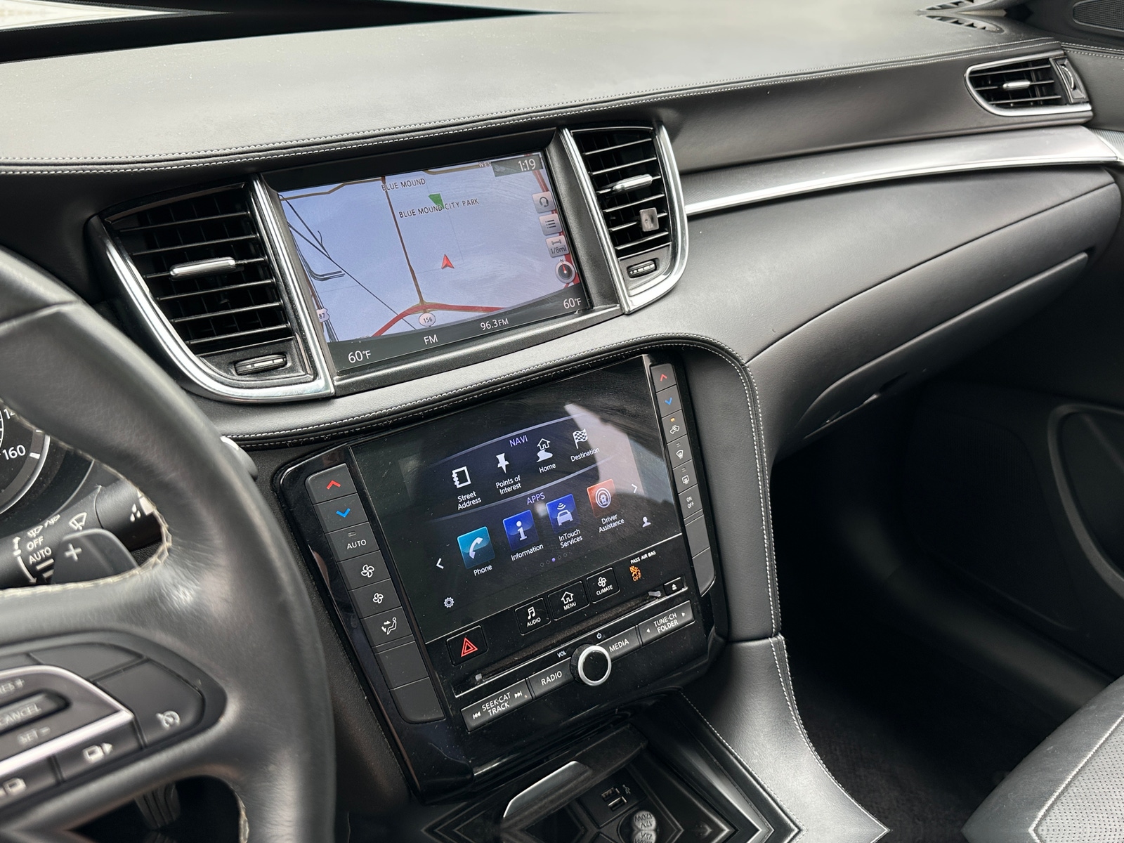 Thumbnail: 2019 INFINITI QX50 - 3