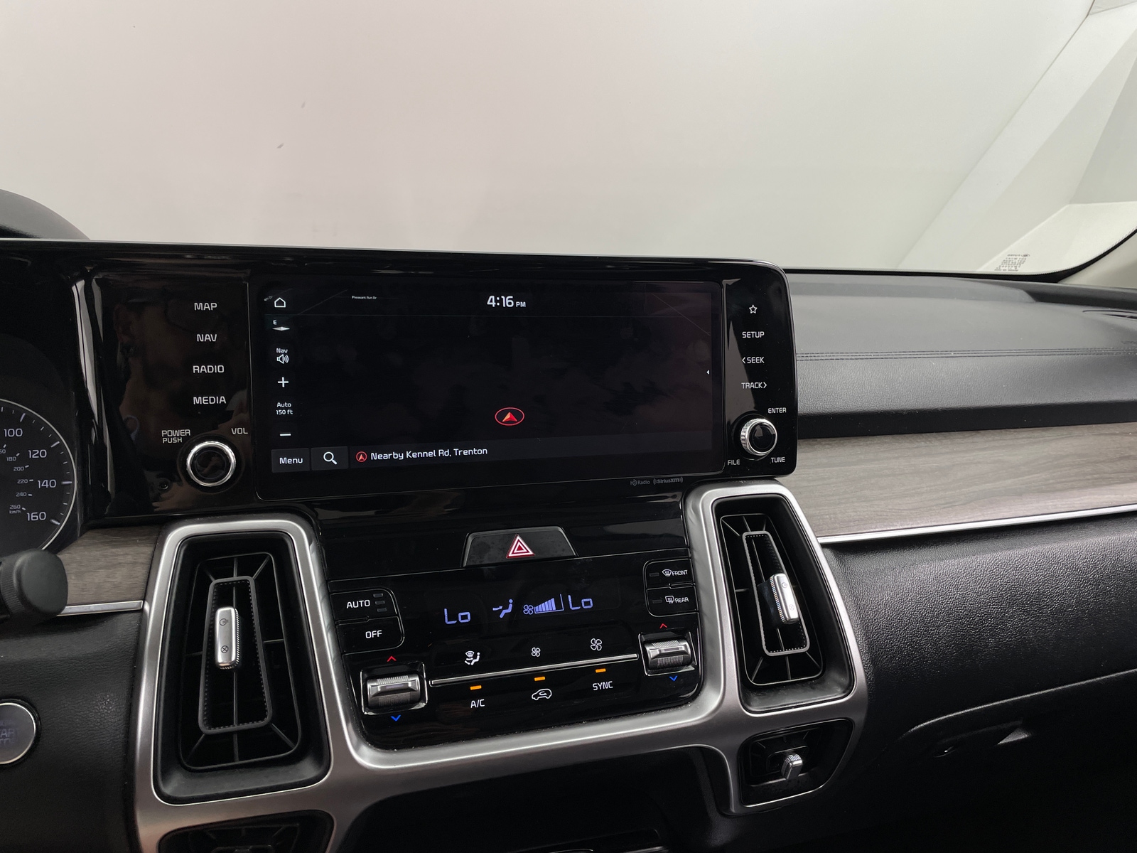 Thumbnail: 2022 Kia Sorento - 3