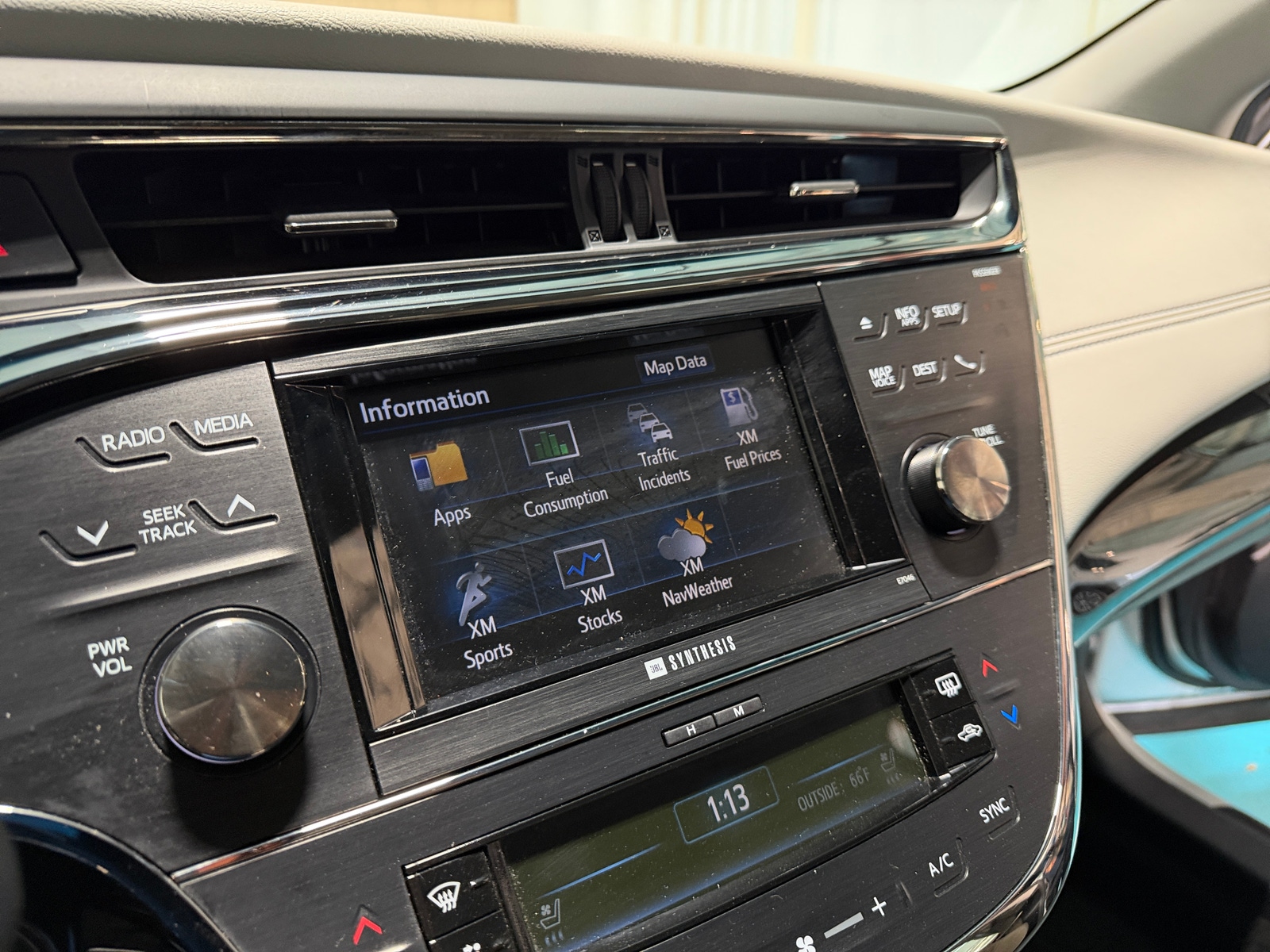 Thumbnail: 2013 Toyota Avalon - 3
