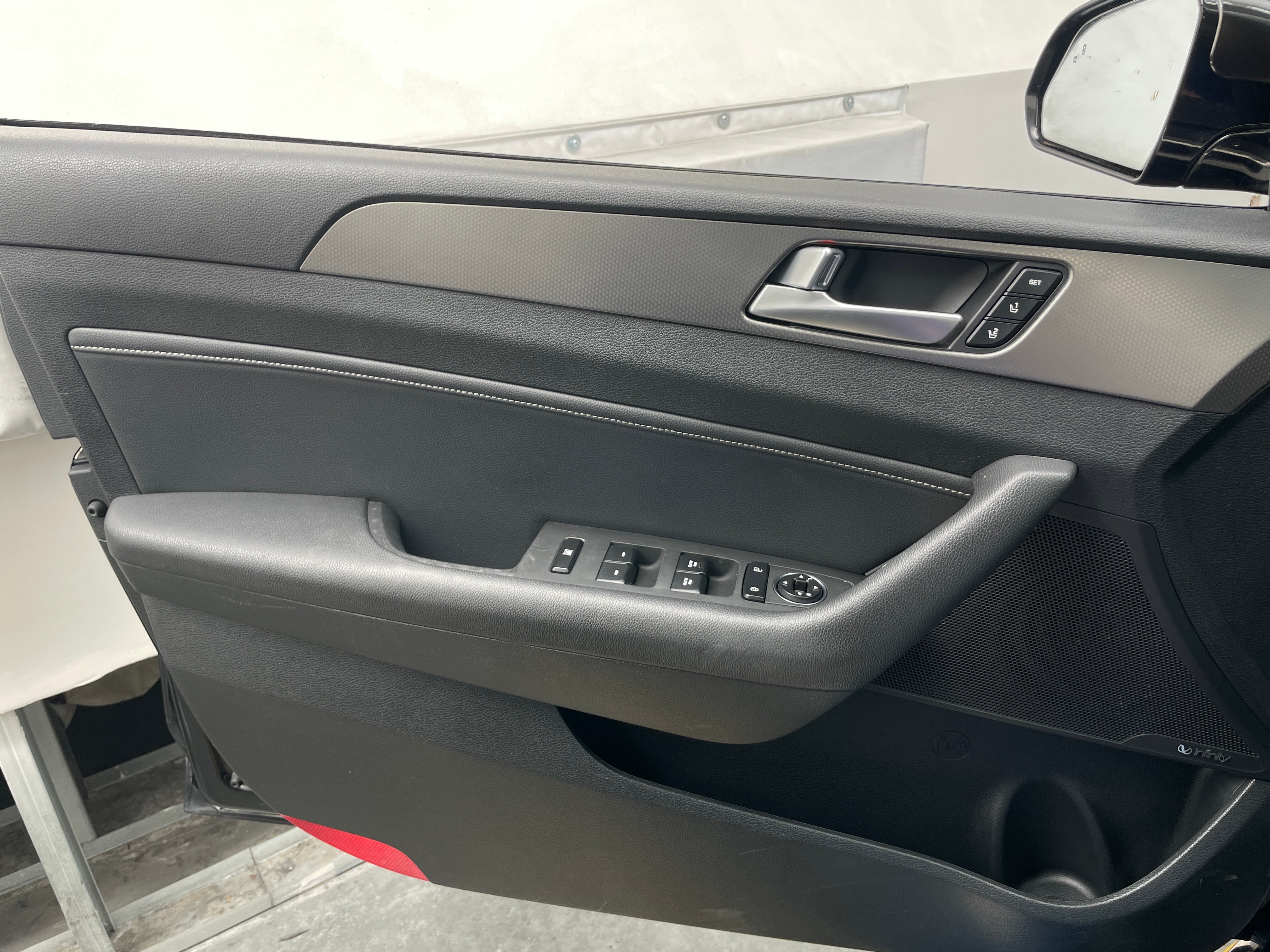 Used 2015 Hyundai Sonata Limited with VIN 5NPE34AB0FH160816 for sale in Pewaukee, WI