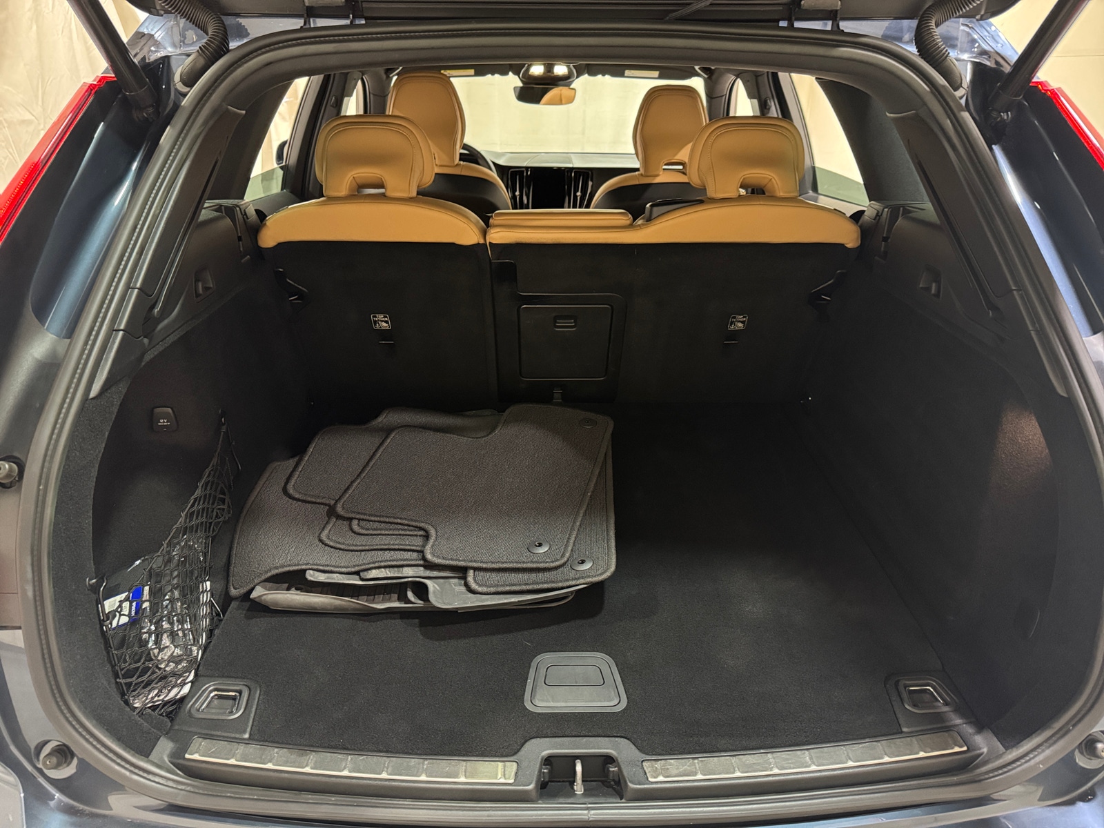 Thumbnail: 2023 Volvo XC60 - 6