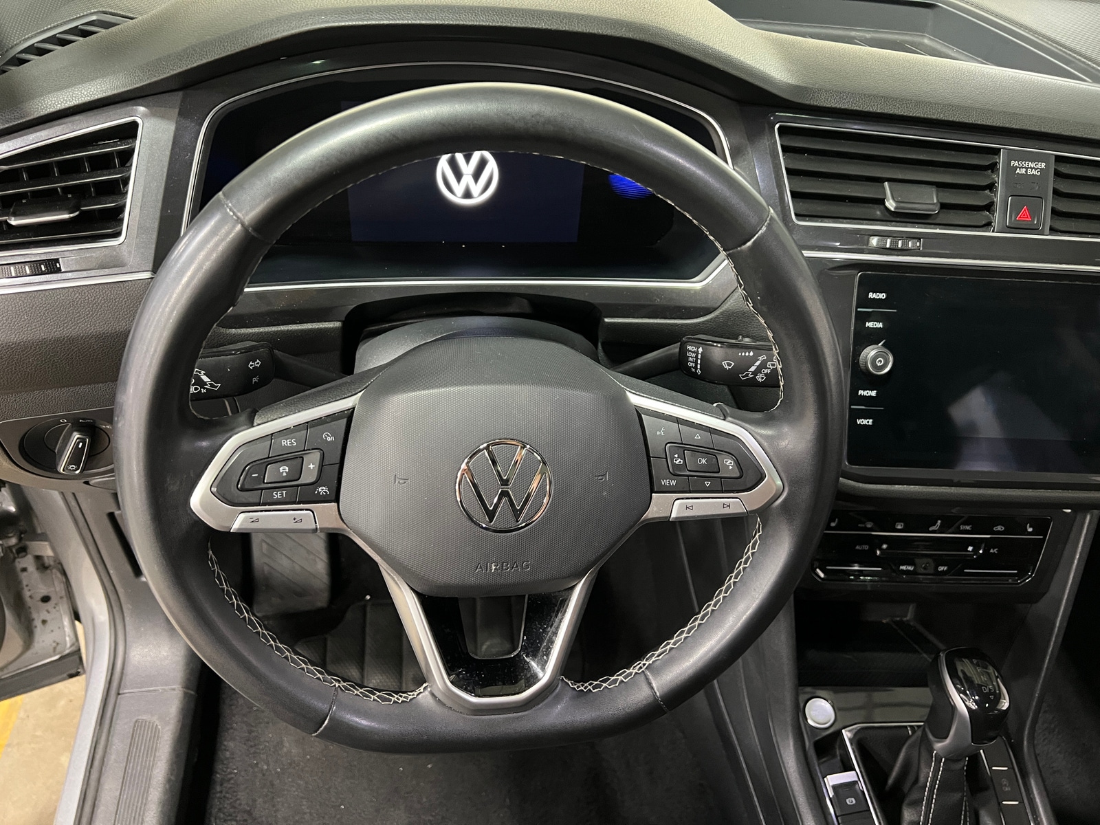 Thumbnail: 2022 Volkswagen Tiguan - 4