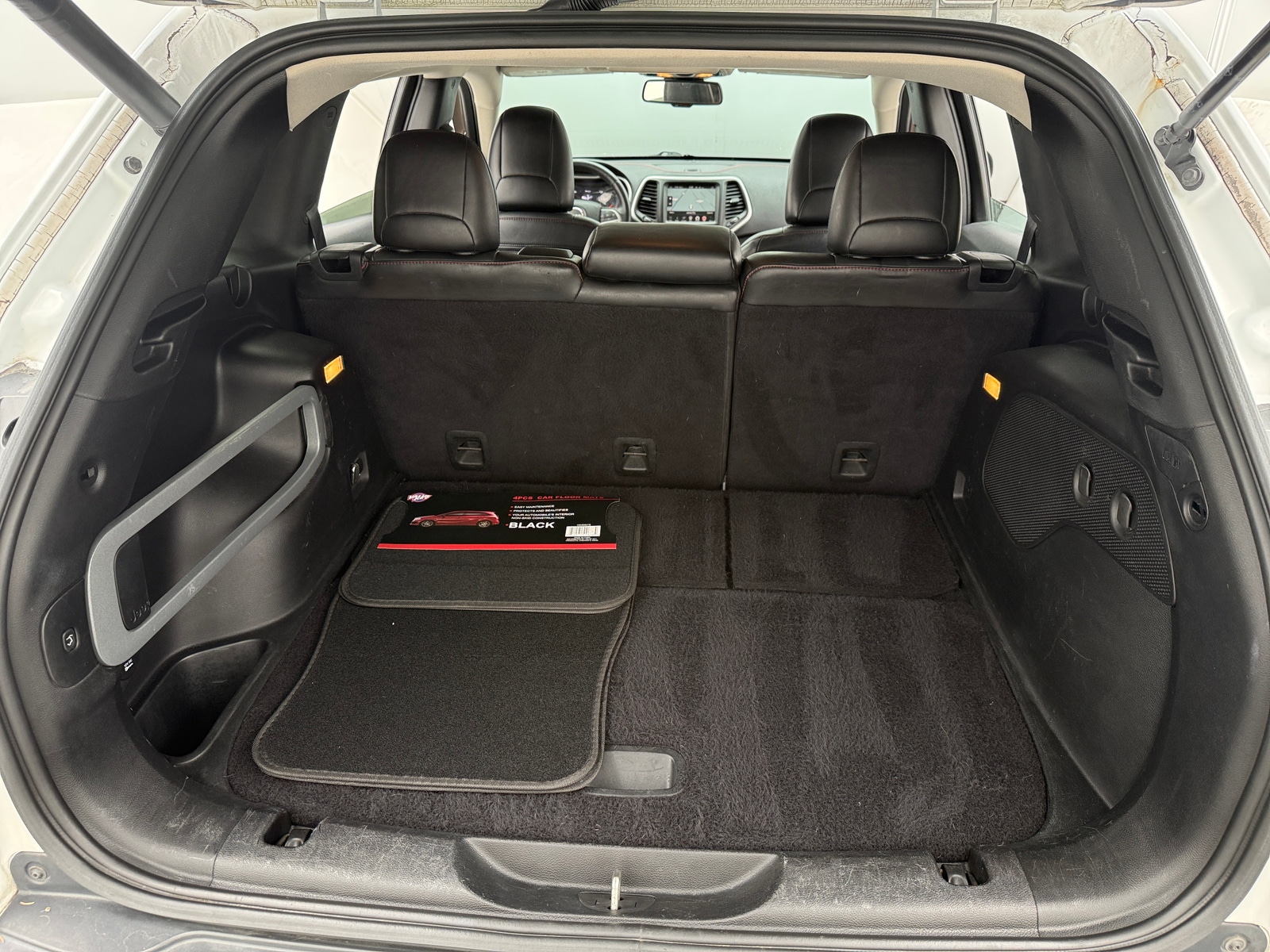 Thumbnail: 2015 Jeep Cherokee - 6