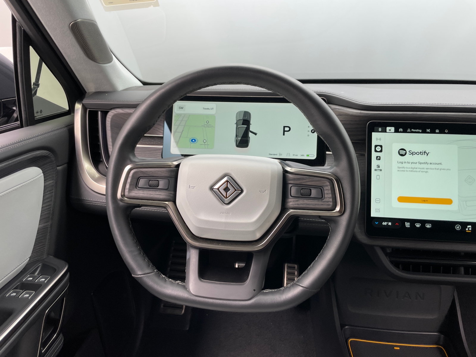 Thumbnail: 2023 Rivian R1S - 4