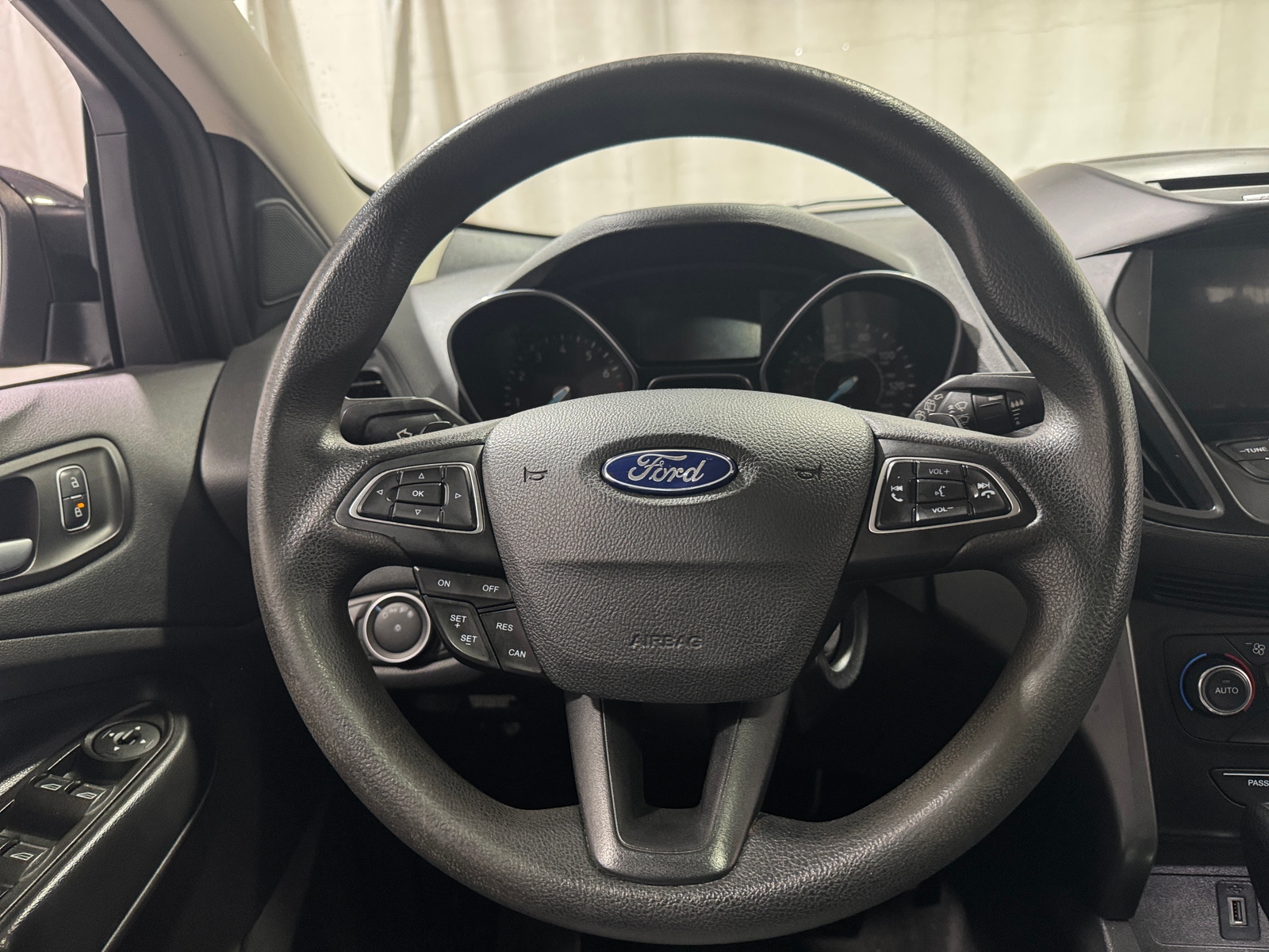 Thumbnail: 2017 Ford Escape - 5