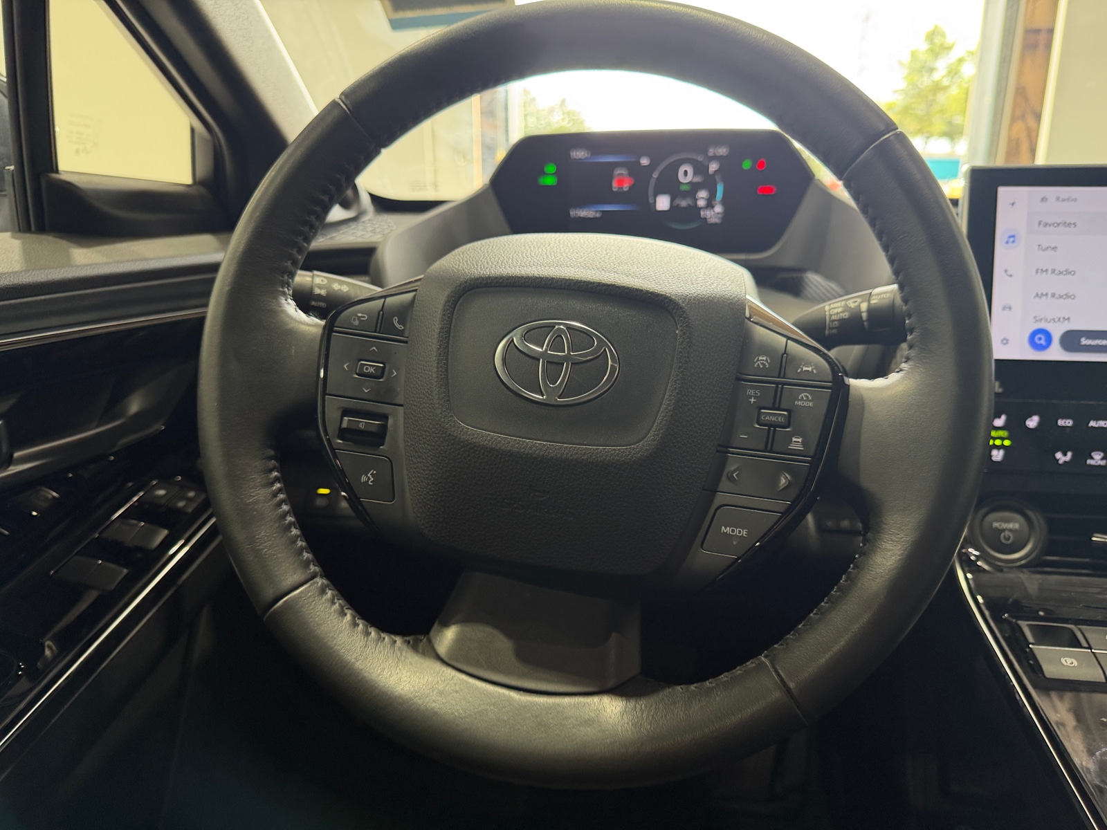 Thumbnail: 2023 Toyota bZ4X - 4