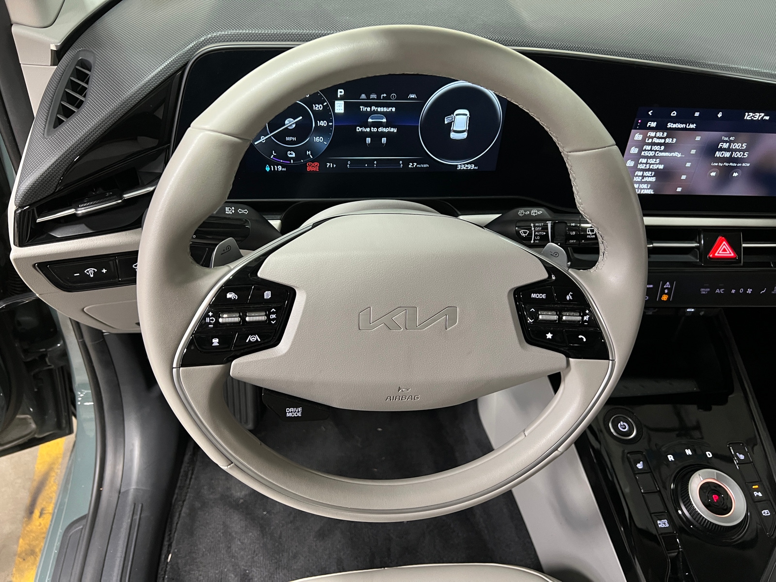 Thumbnail: 2023 Kia Niro - 4