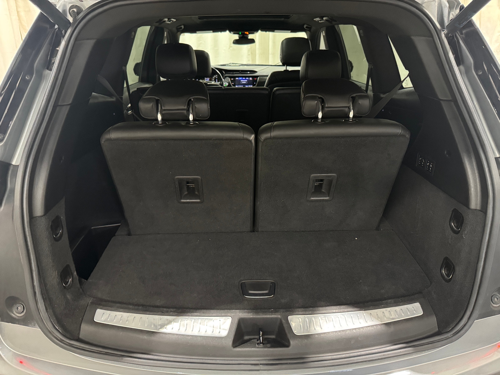 Thumbnail: 2023 Cadillac XT6 - 6