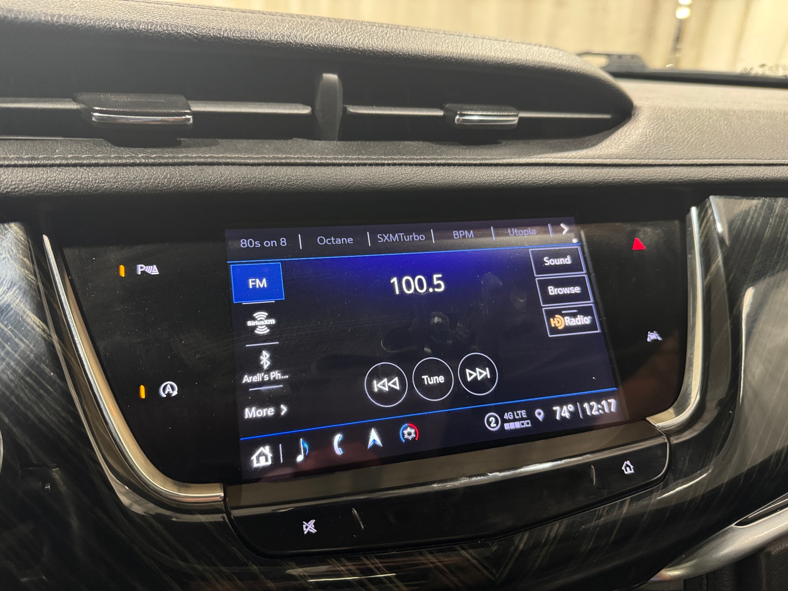 Thumbnail: 2023 Cadillac XT6 - 3