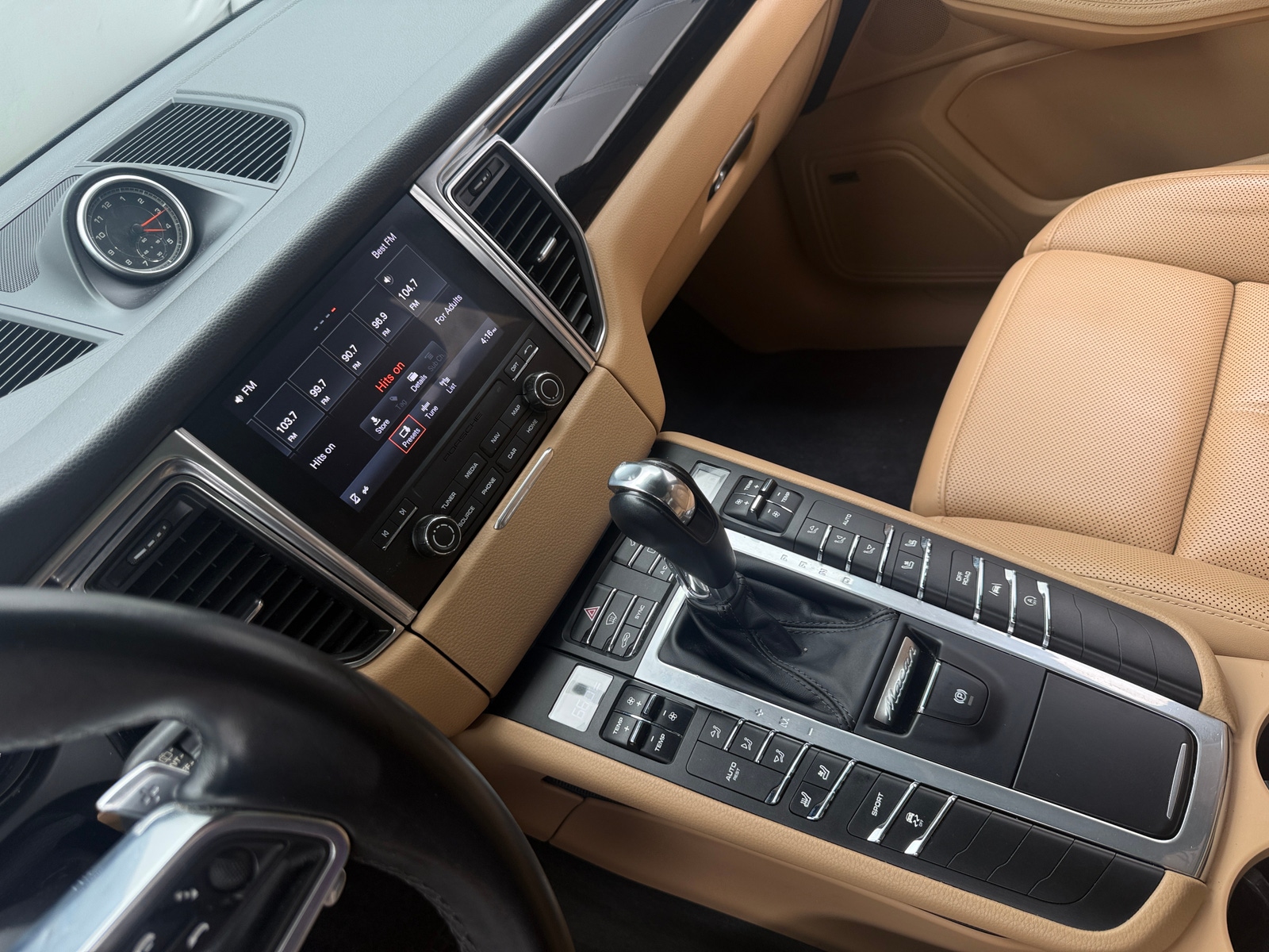 Thumbnail: 2018 Porsche Macan - 3