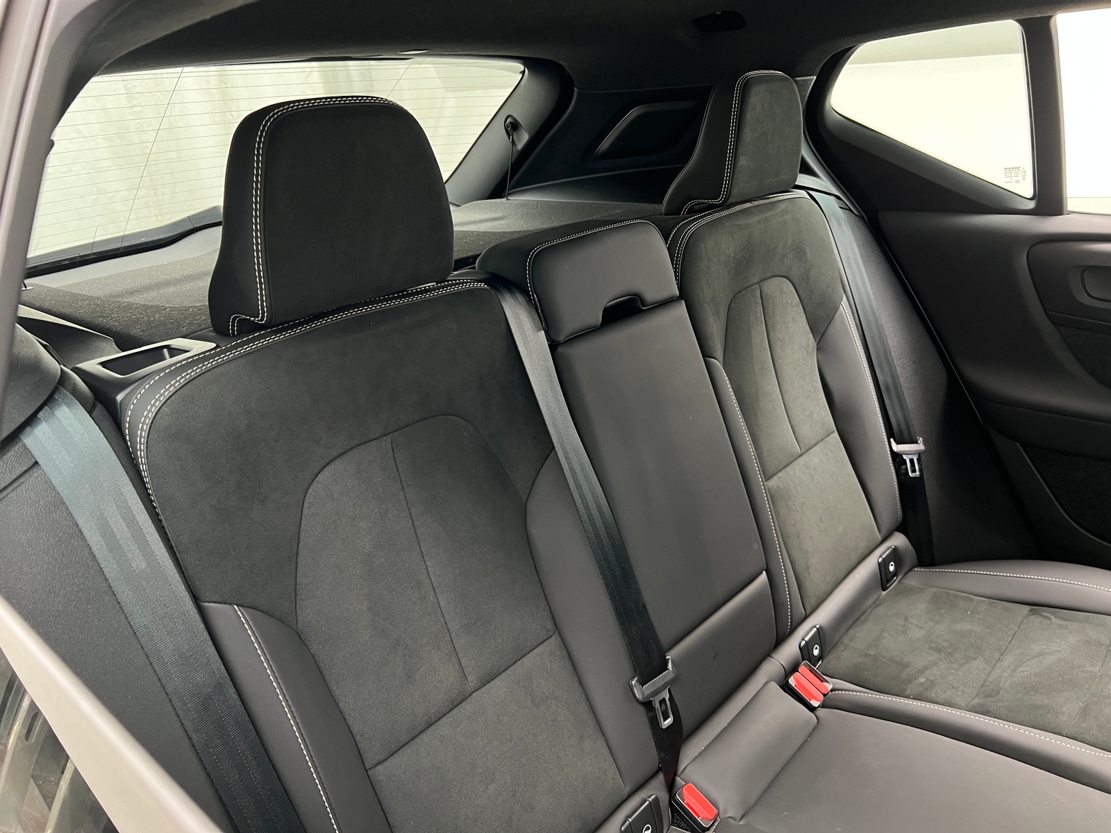 Thumbnail: 2023 Volvo XC40 - 5