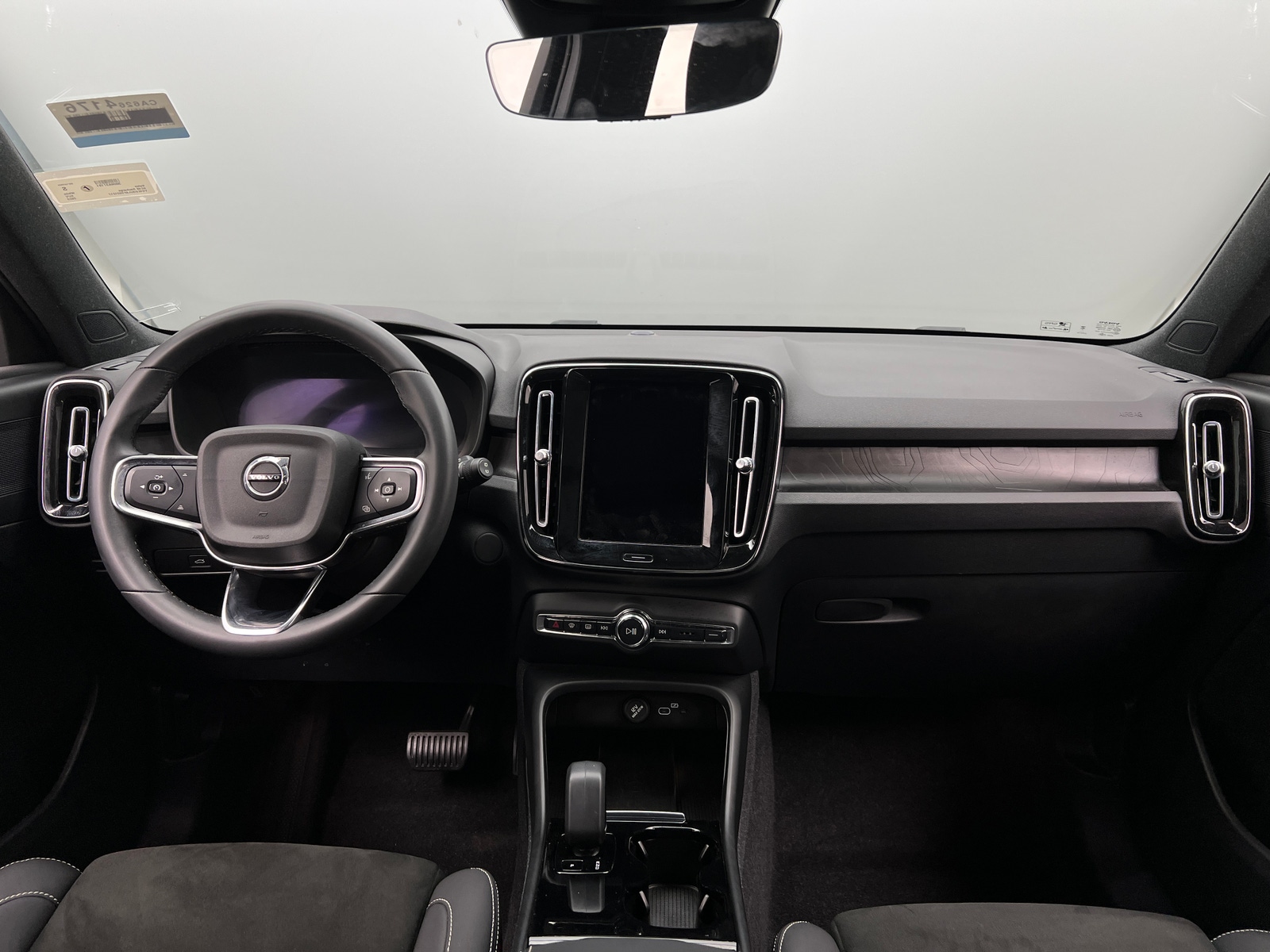 Thumbnail: 2023 Volvo XC40 - 2
