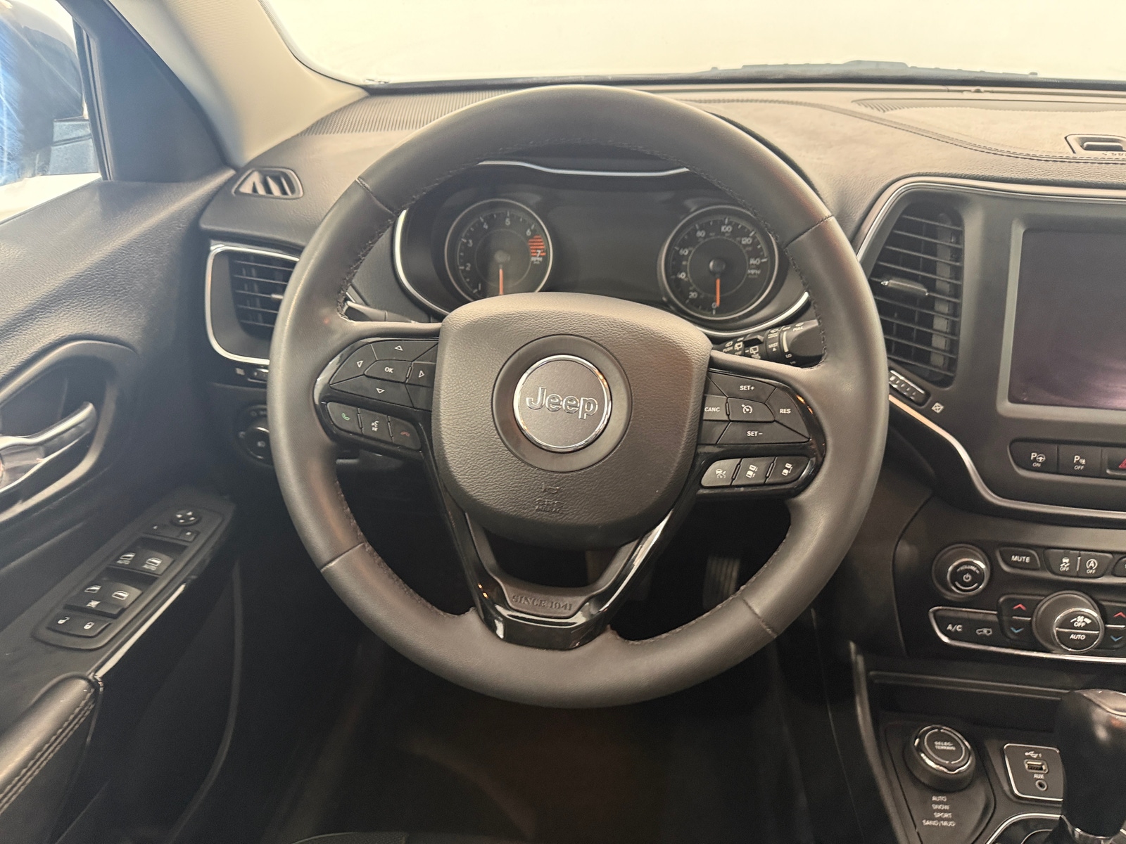 Thumbnail: 2023 Jeep Cherokee - 4