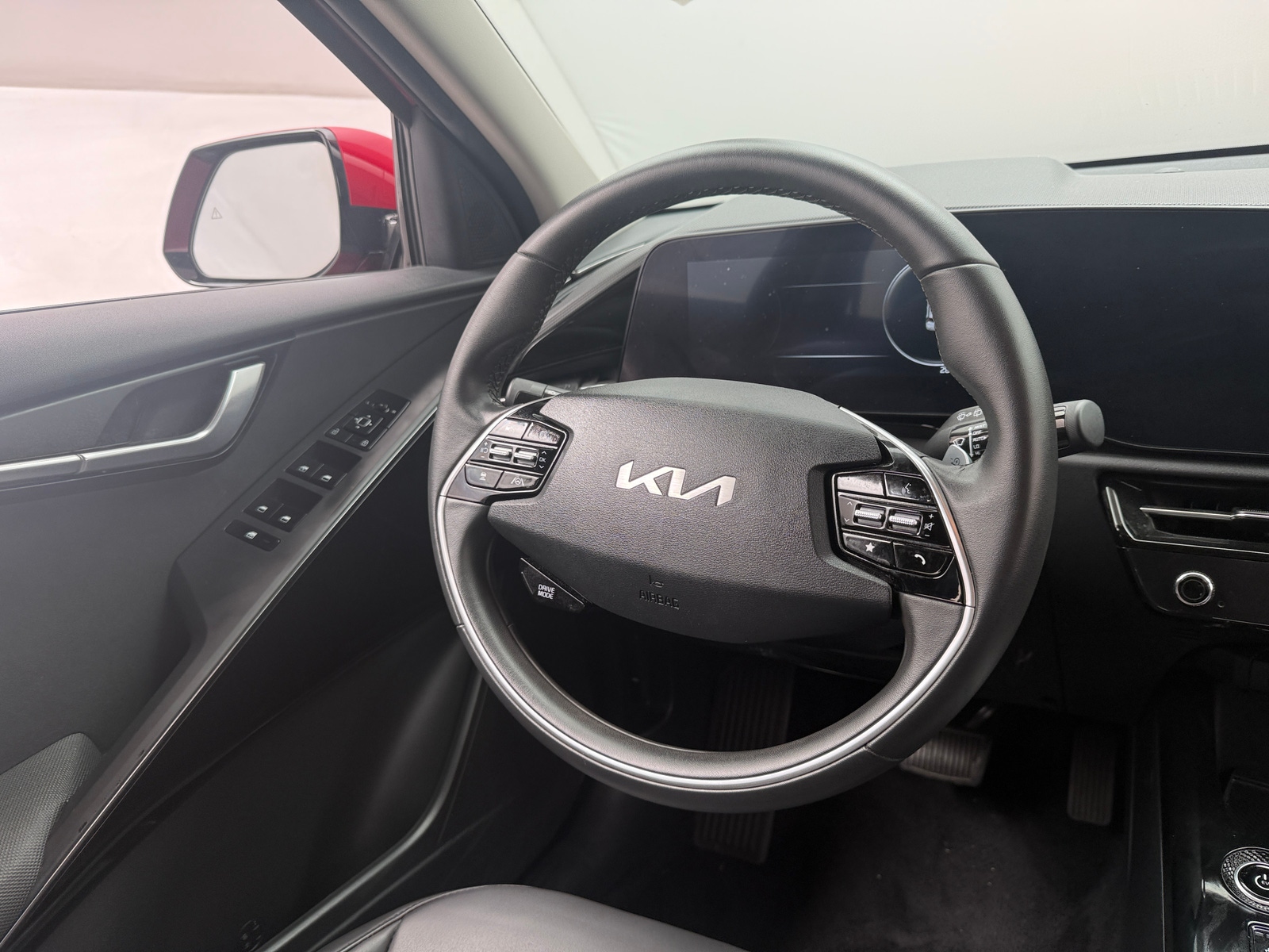 Thumbnail: 2023 Kia Niro - 4