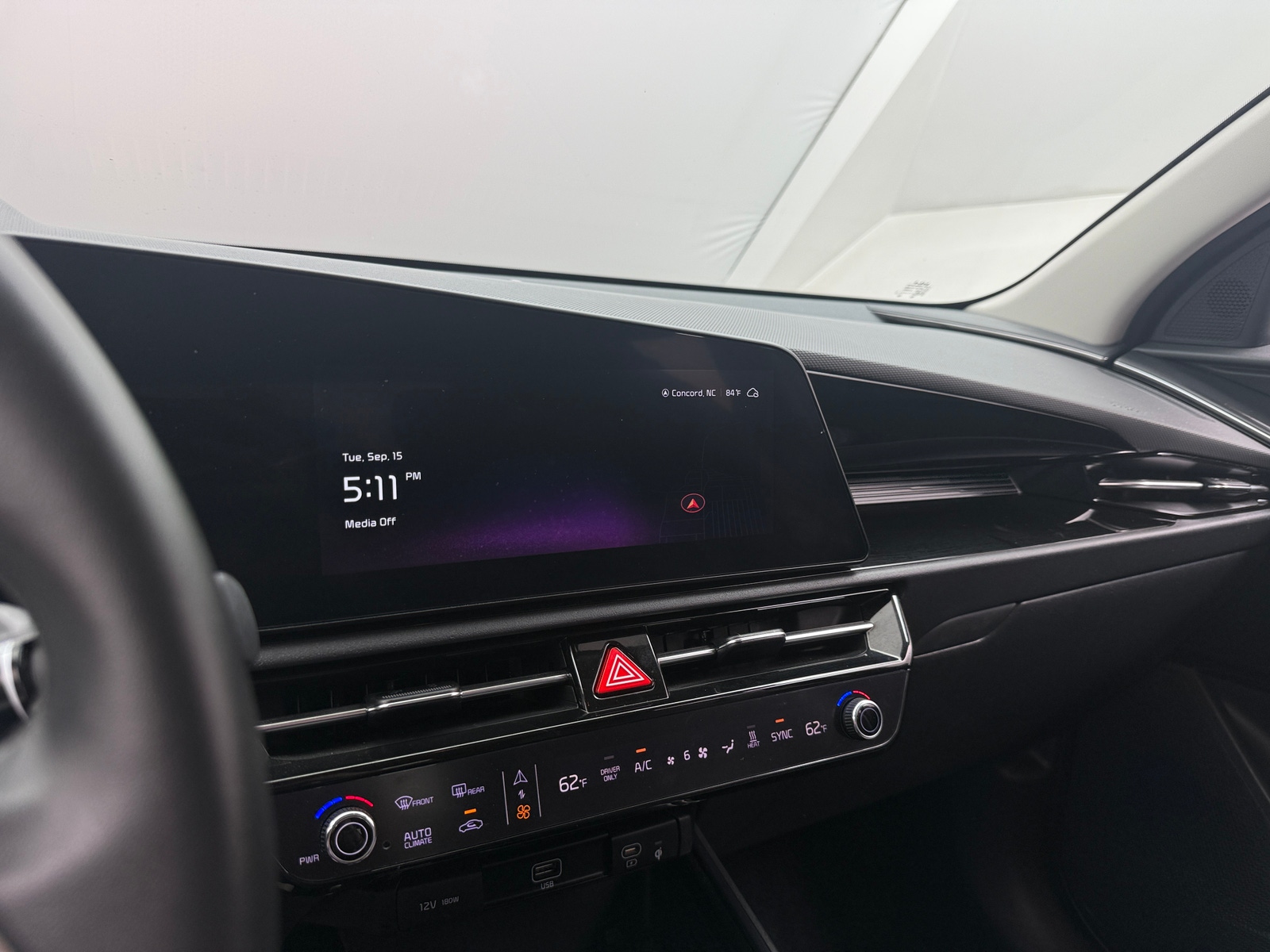 Thumbnail: 2023 Kia Niro - 3