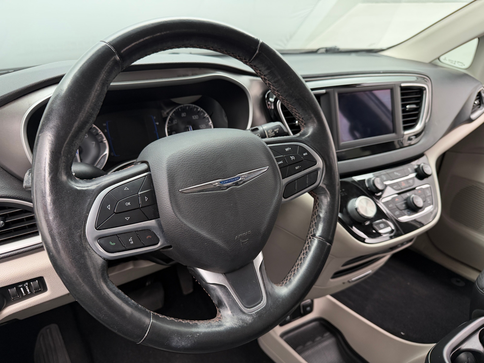 Thumbnail: 2020 Chrysler Pacifica - 4