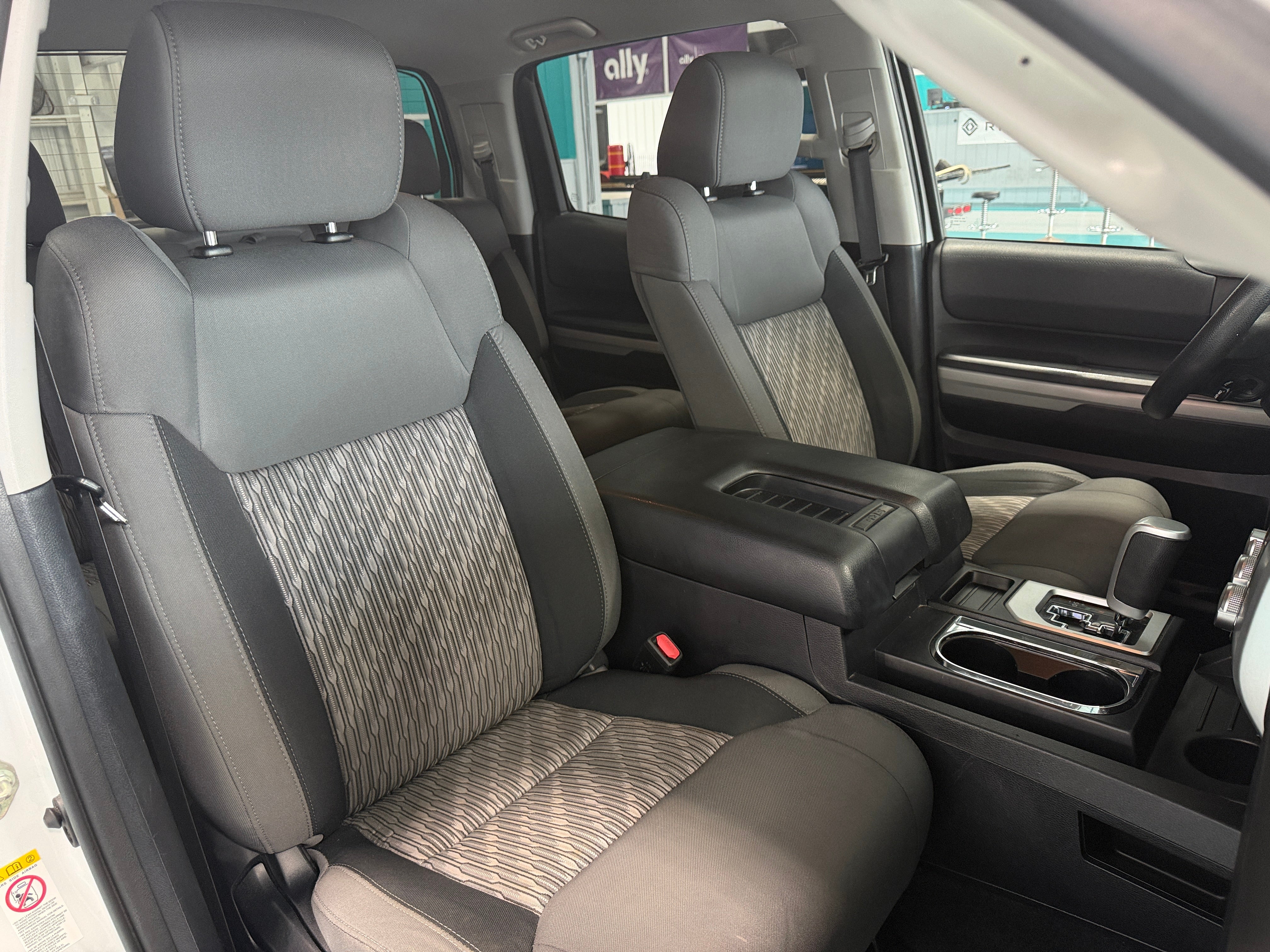 2019 Toyota Tundra SR5 - Photo 5