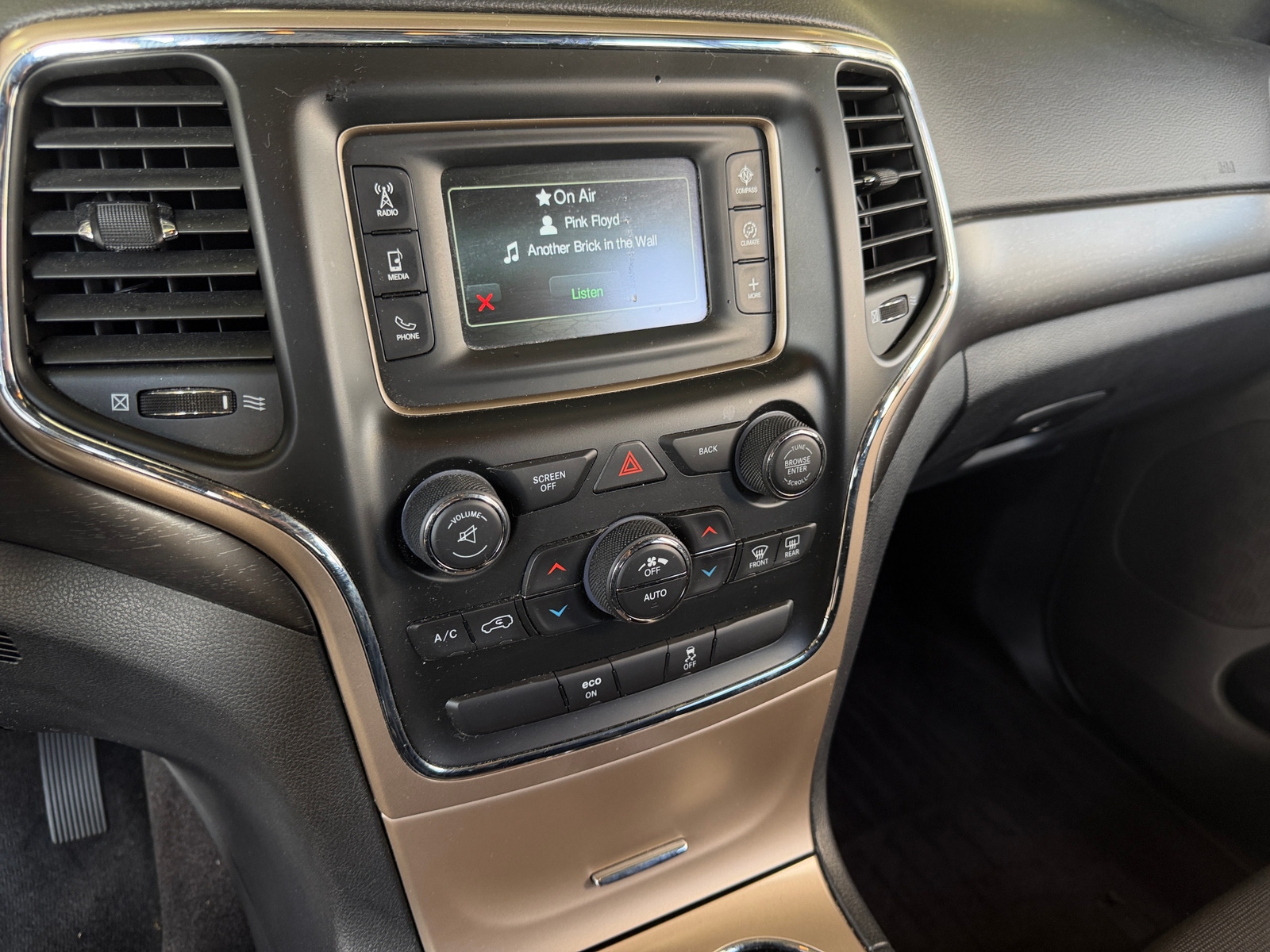 Thumbnail: 2015 Jeep Grand Cherokee - 4