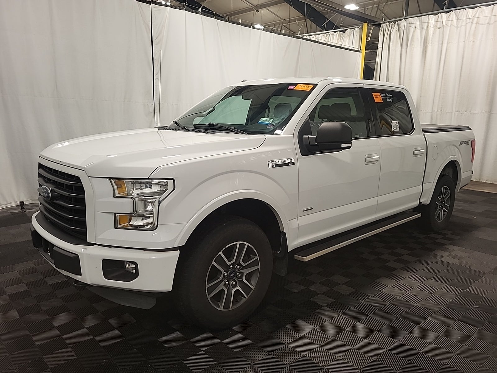 2015 Ford F-150 4WD Supercrew 145" XLT