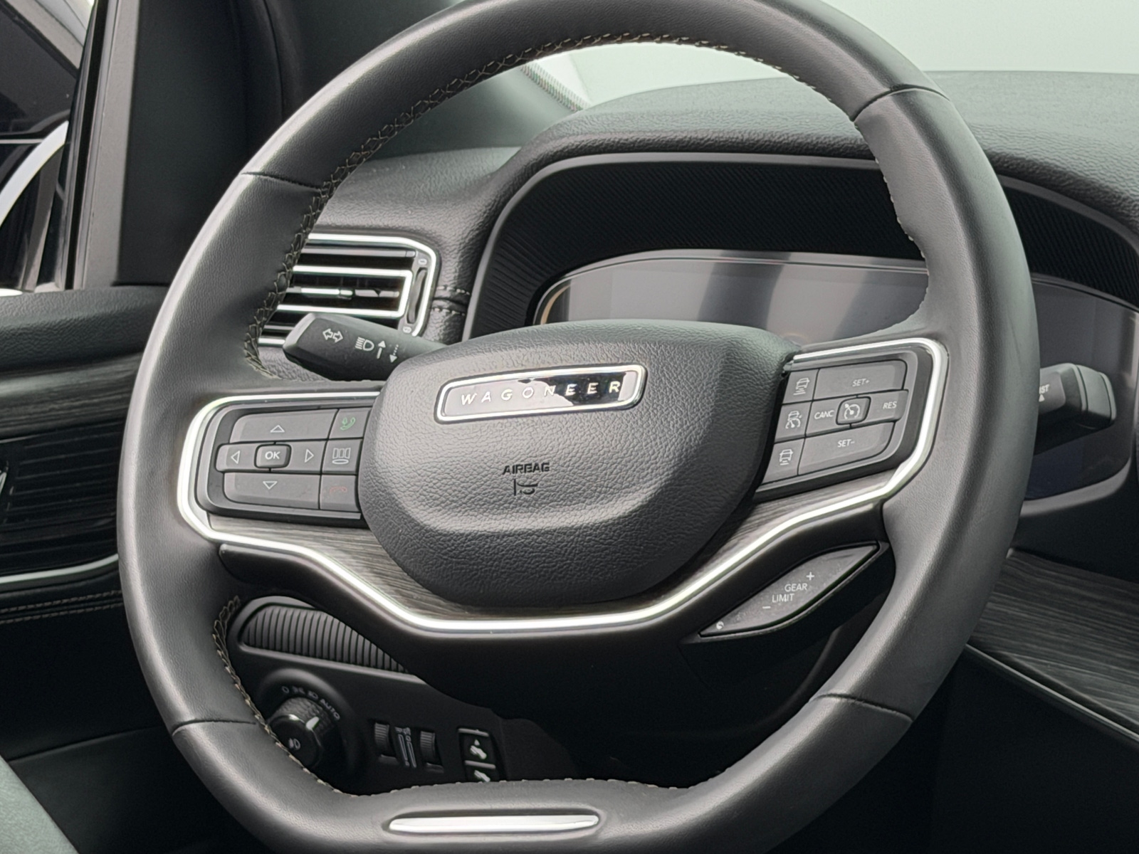 Thumbnail: 2024 Jeep Wagoneer - 4