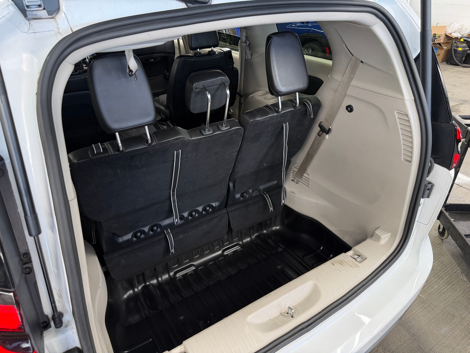 Thumbnail: 2024 Chrysler Pacifica - 6