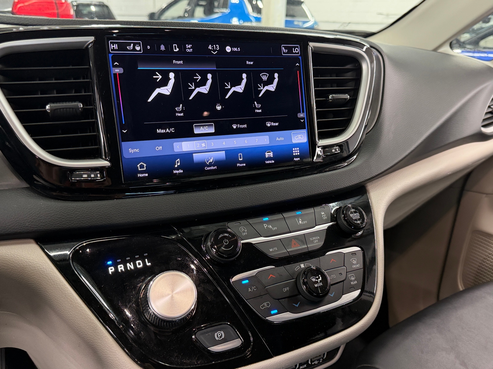 Thumbnail: 2024 Chrysler Pacifica - 3