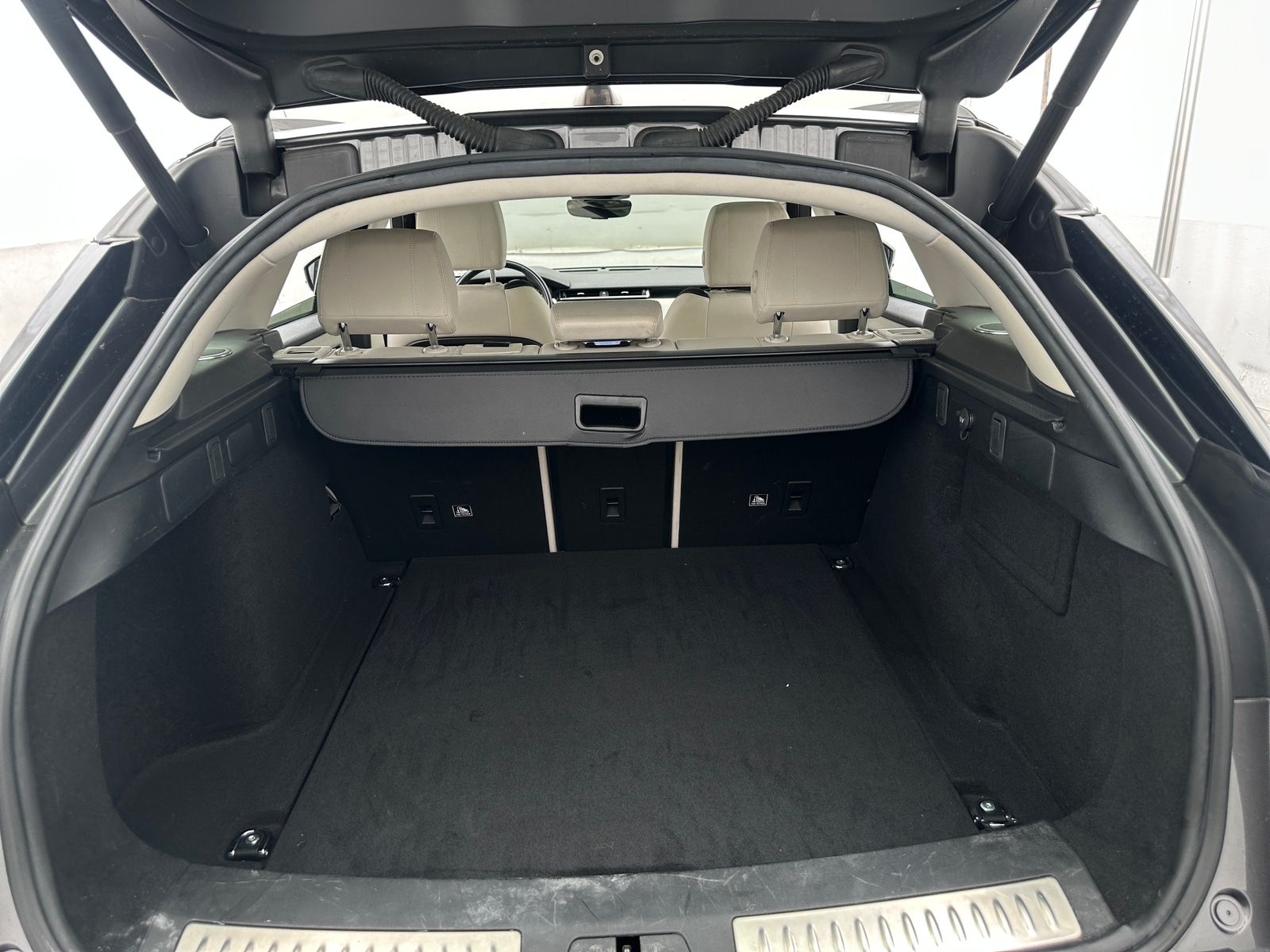 Thumbnail: 2019 Land Rover Range Rover Velar - 7