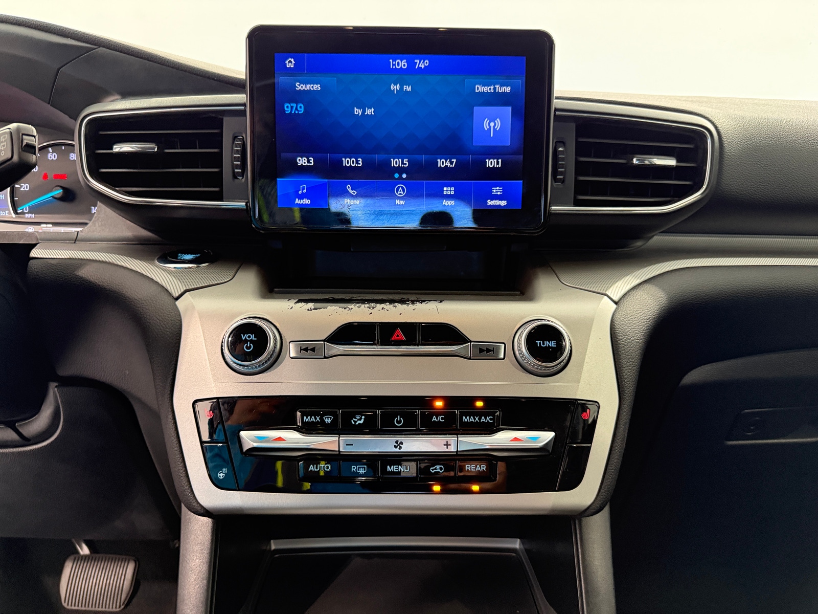 Thumbnail: 2022 Ford Explorer - 3