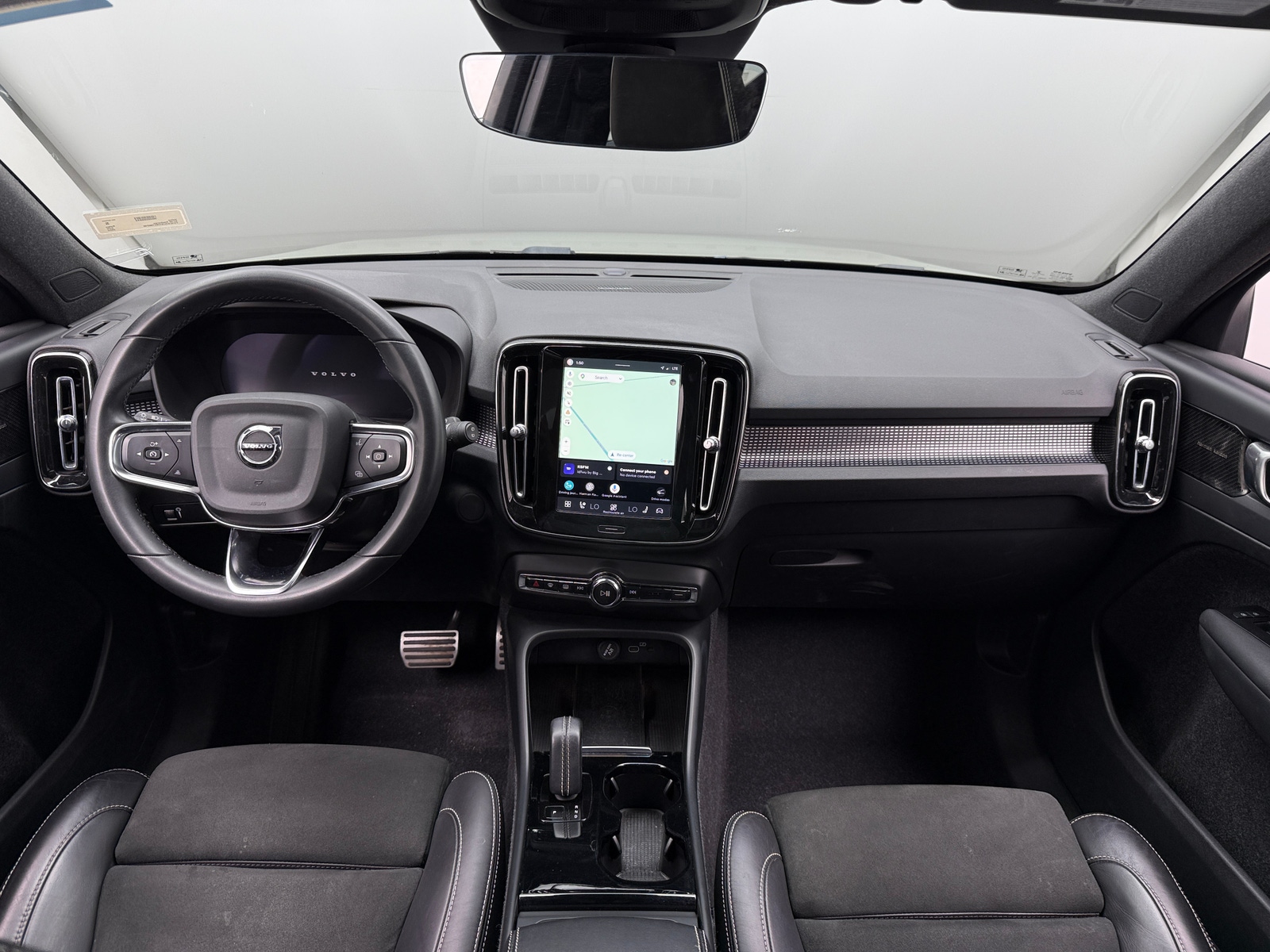 Thumbnail: 2022 Volvo XC40 - 2