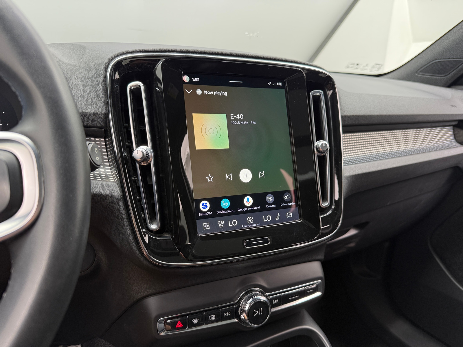 Thumbnail: 2022 Volvo XC40 - 3
