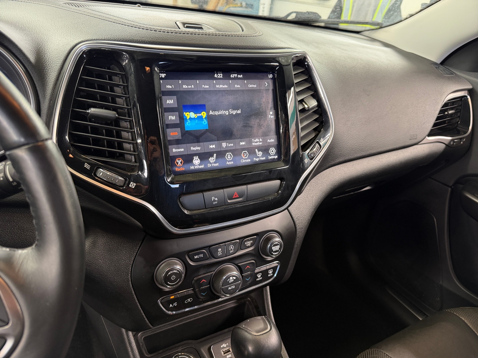 Thumbnail: 2019 Jeep Cherokee - 3