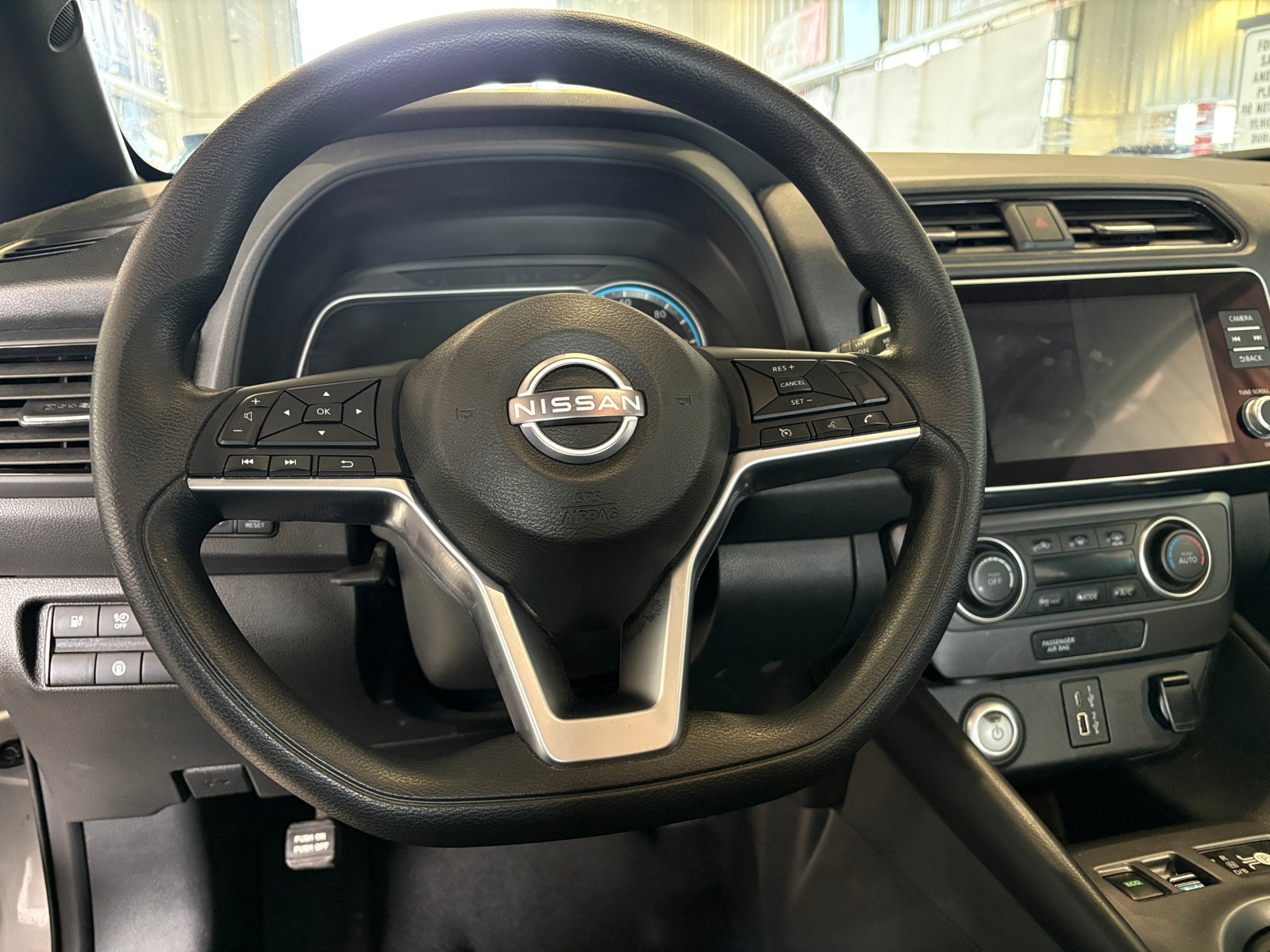 Thumbnail: 2025 Nissan Leaf - 5
