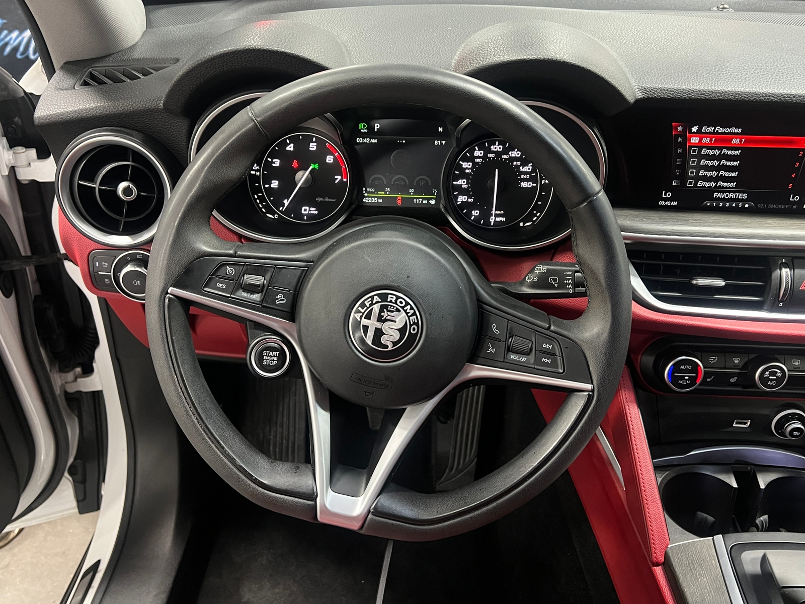 Thumbnail: 2019 Alfa Romeo Stelvio - 4