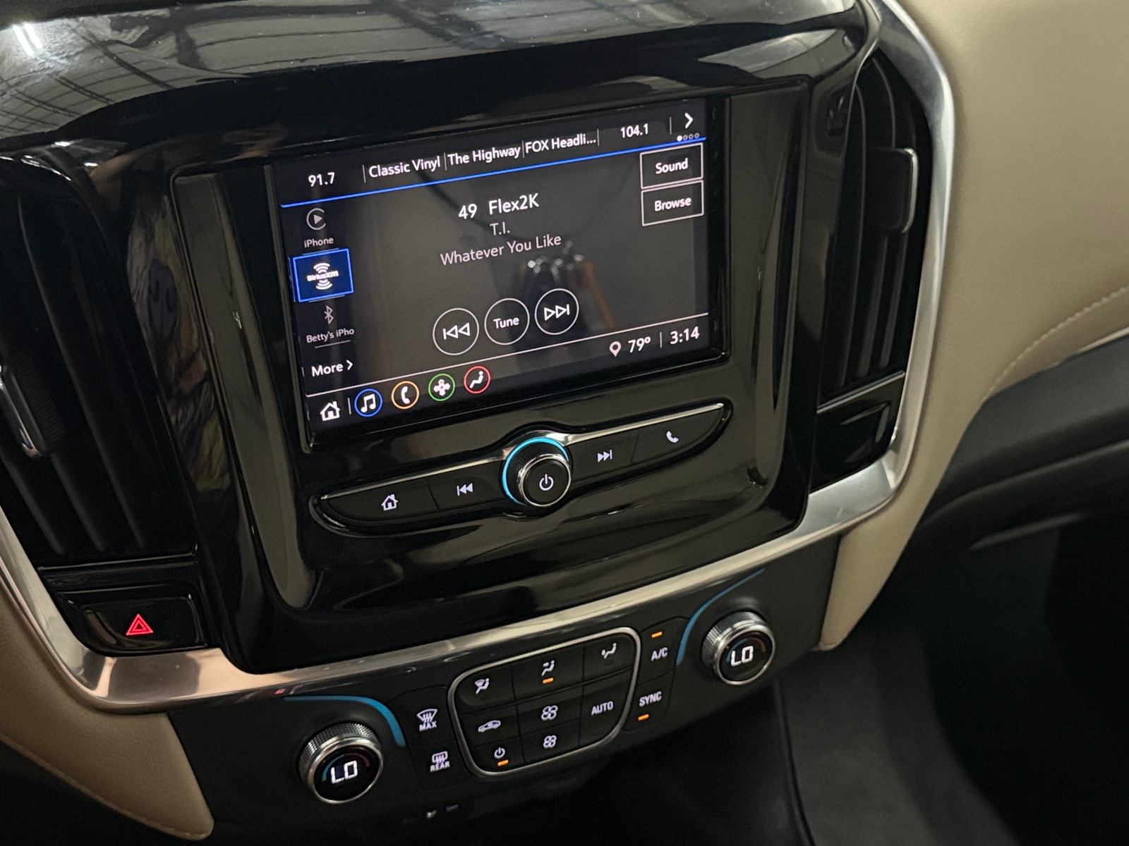 Thumbnail: 2022 Chevrolet Traverse - 4