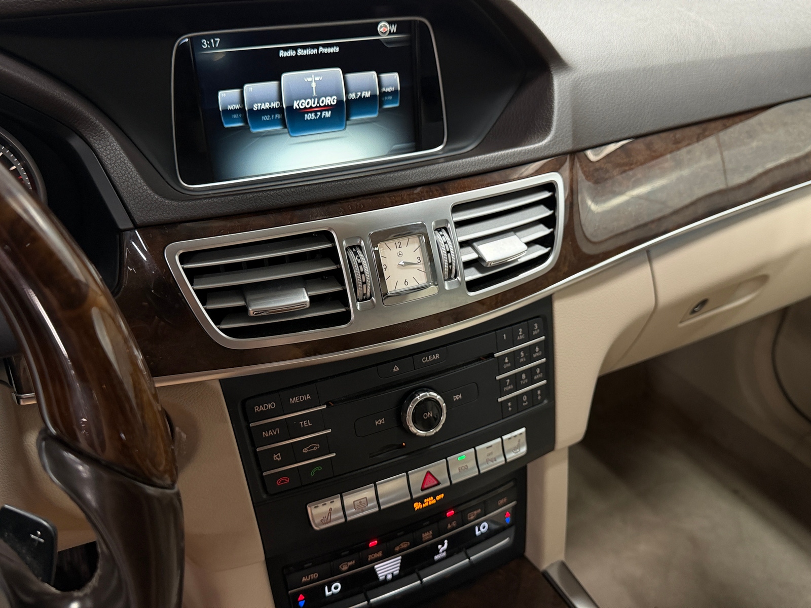 Thumbnail: 2016 Mercedes-Benz E-Class - 3