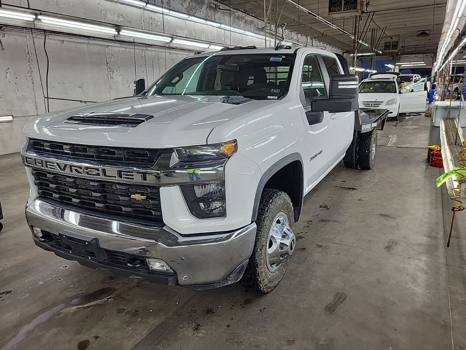 2022 Chevrolet Silverado 3500HD Chassis 4WD Crew Cab 177" WB, 60" Ca LT