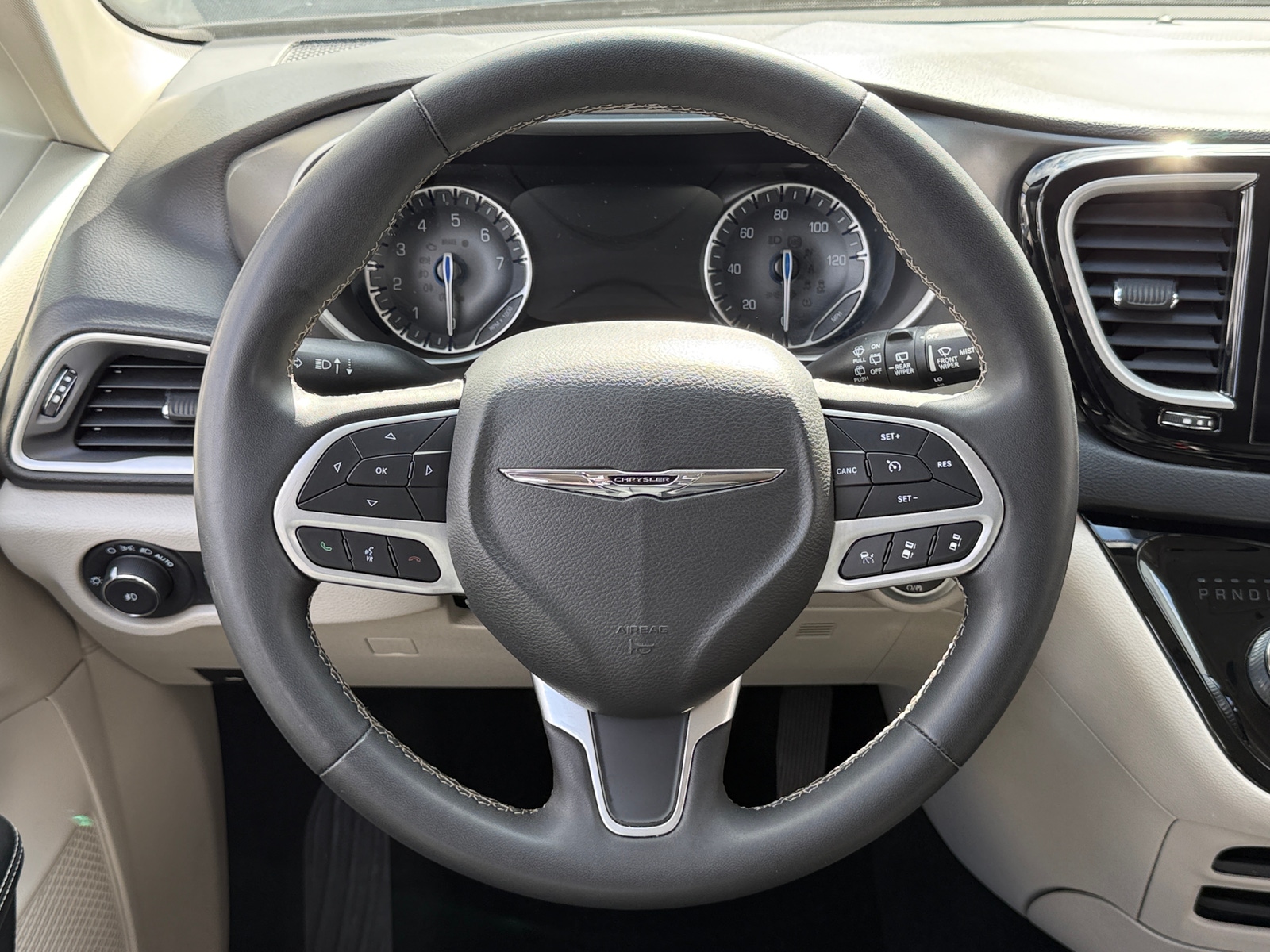 Thumbnail: 2022 Chrysler Pacifica - 4
