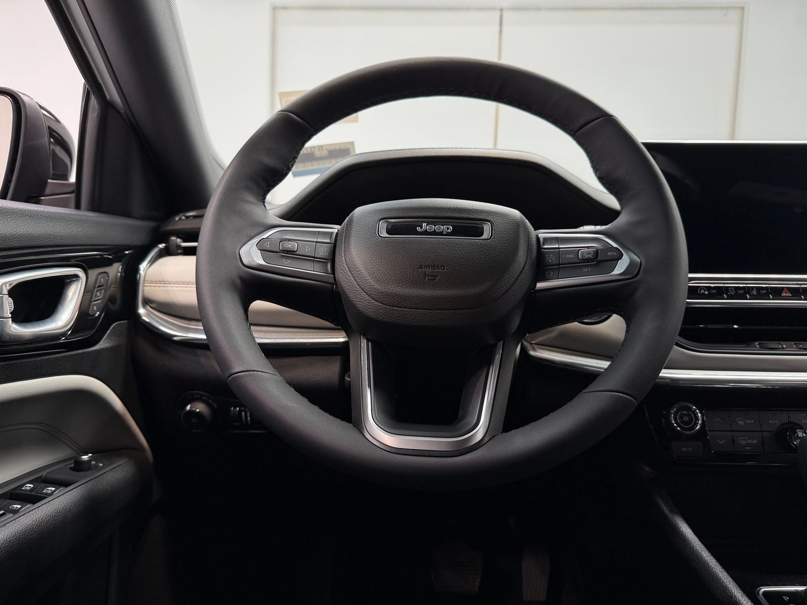 Thumbnail: 2023 Jeep Compass - 4