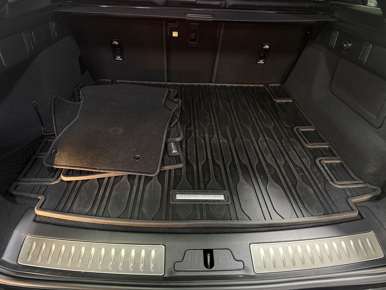 Thumbnail: 2026 Land Rover Range Rover Velar - 6