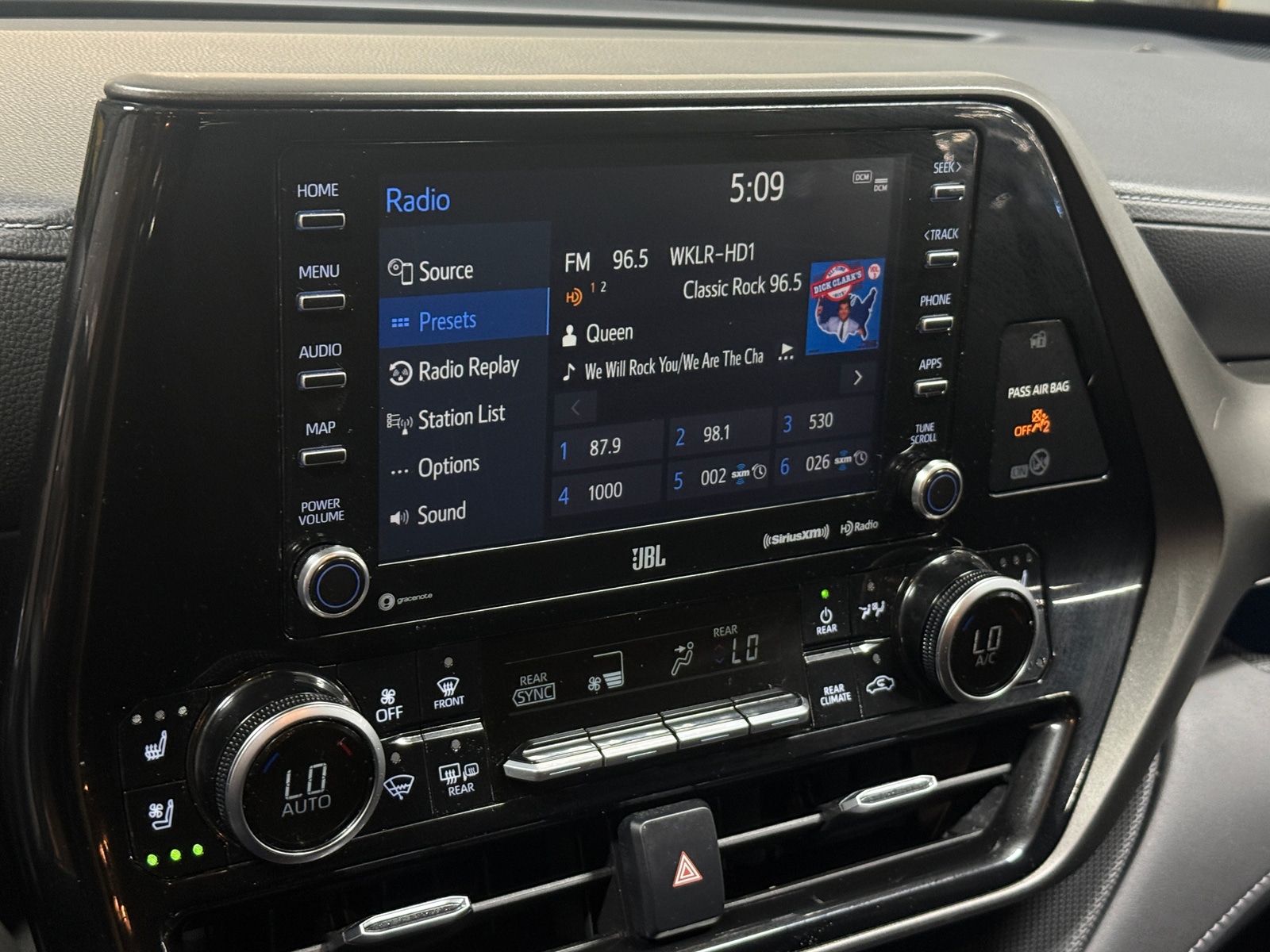 Thumbnail: 2020 Toyota Highlander - 3