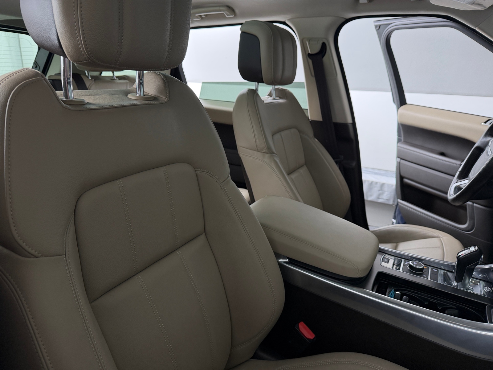 Thumbnail: 2020 Land Rover Range Rover Sport - 2