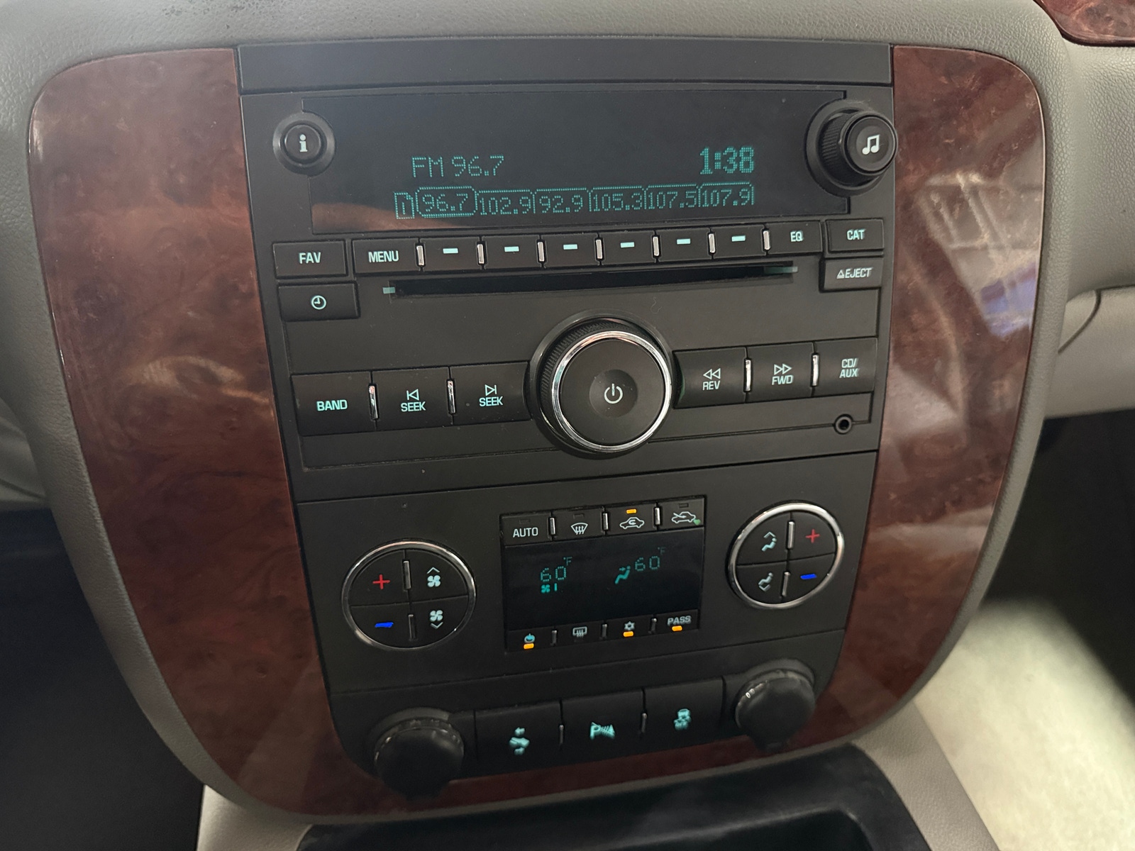 Thumbnail: 2013 Chevrolet Avalanche 1500 - 3