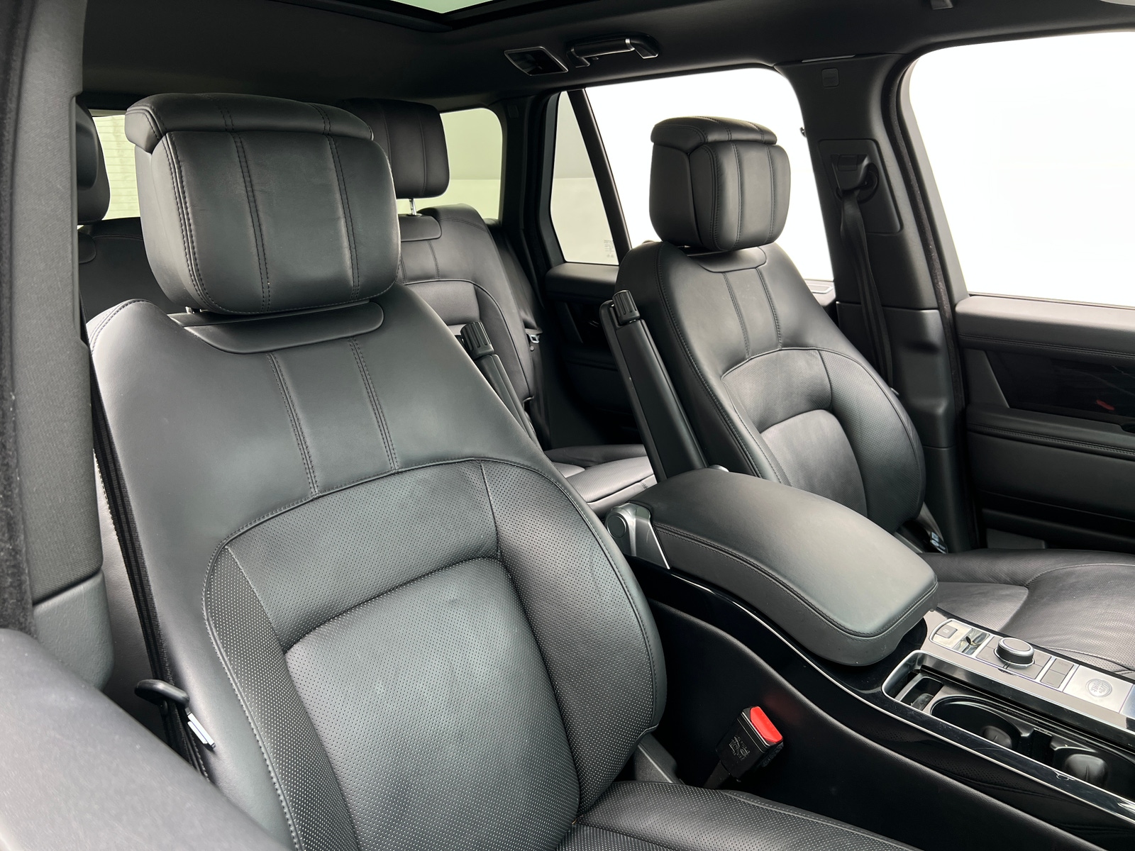 Thumbnail: 2019 Land Rover Range Rover - 2