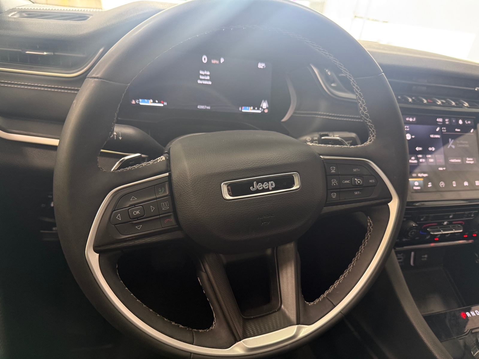 Thumbnail: 2023 Jeep Grand Cherokee L - 4