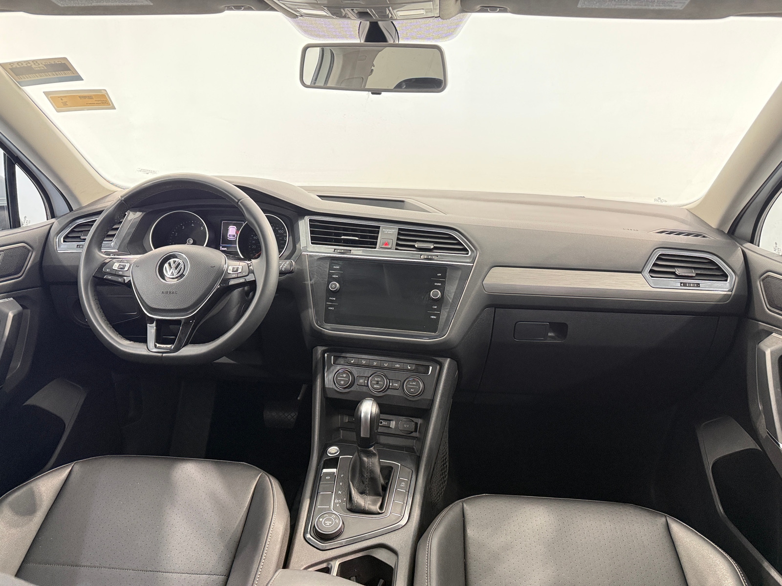 Thumbnail: 2020 Volkswagen Tiguan - 3