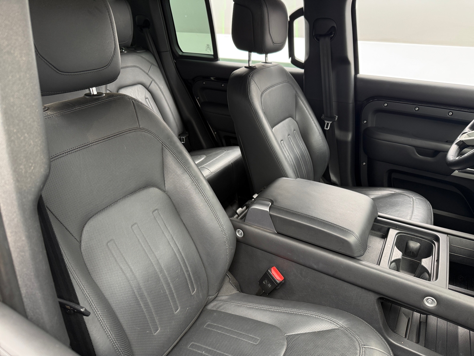 Thumbnail: 2022 Land Rover Defender - 2
