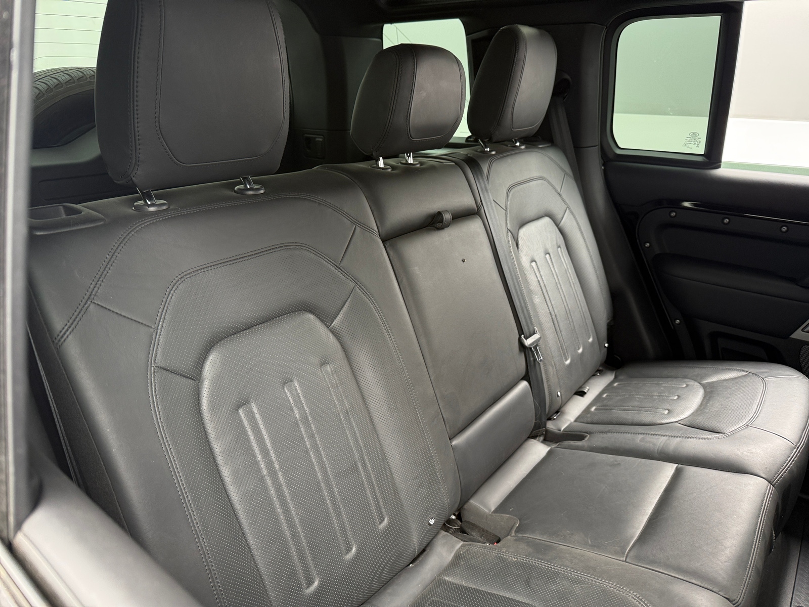 Thumbnail: 2022 Land Rover Defender - 6