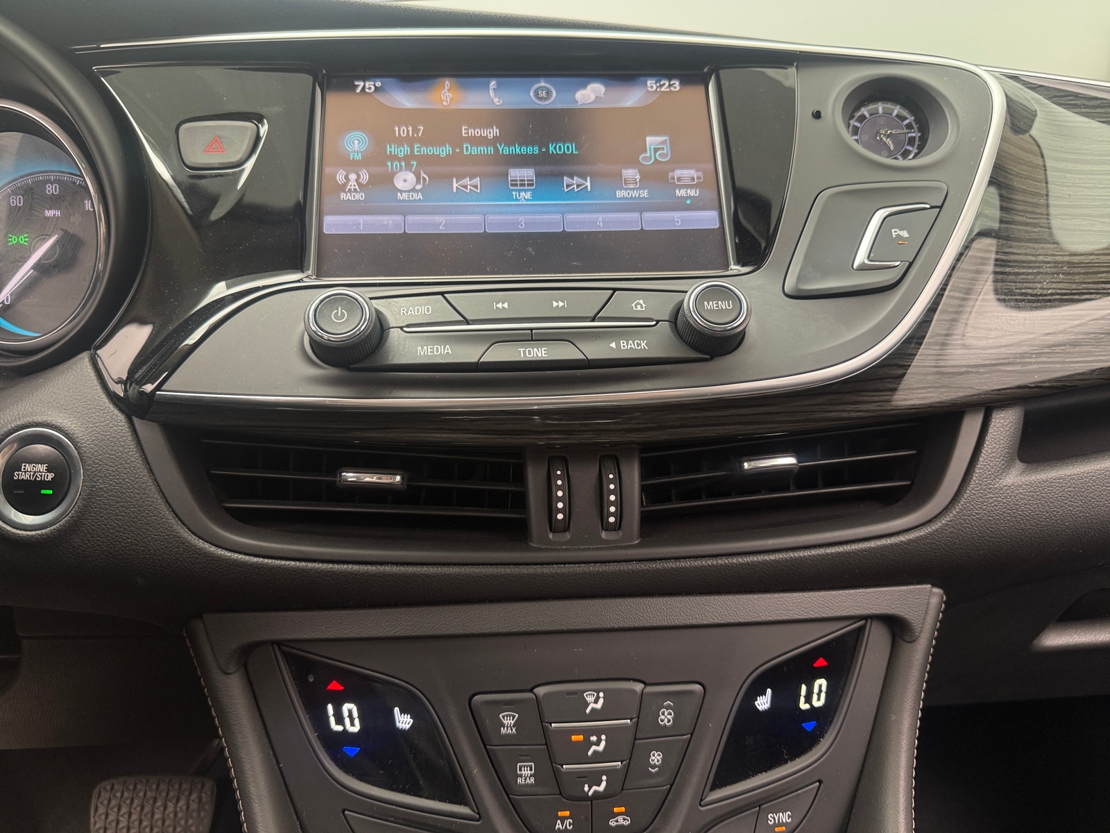 Thumbnail: 2017 Buick Envision - 3