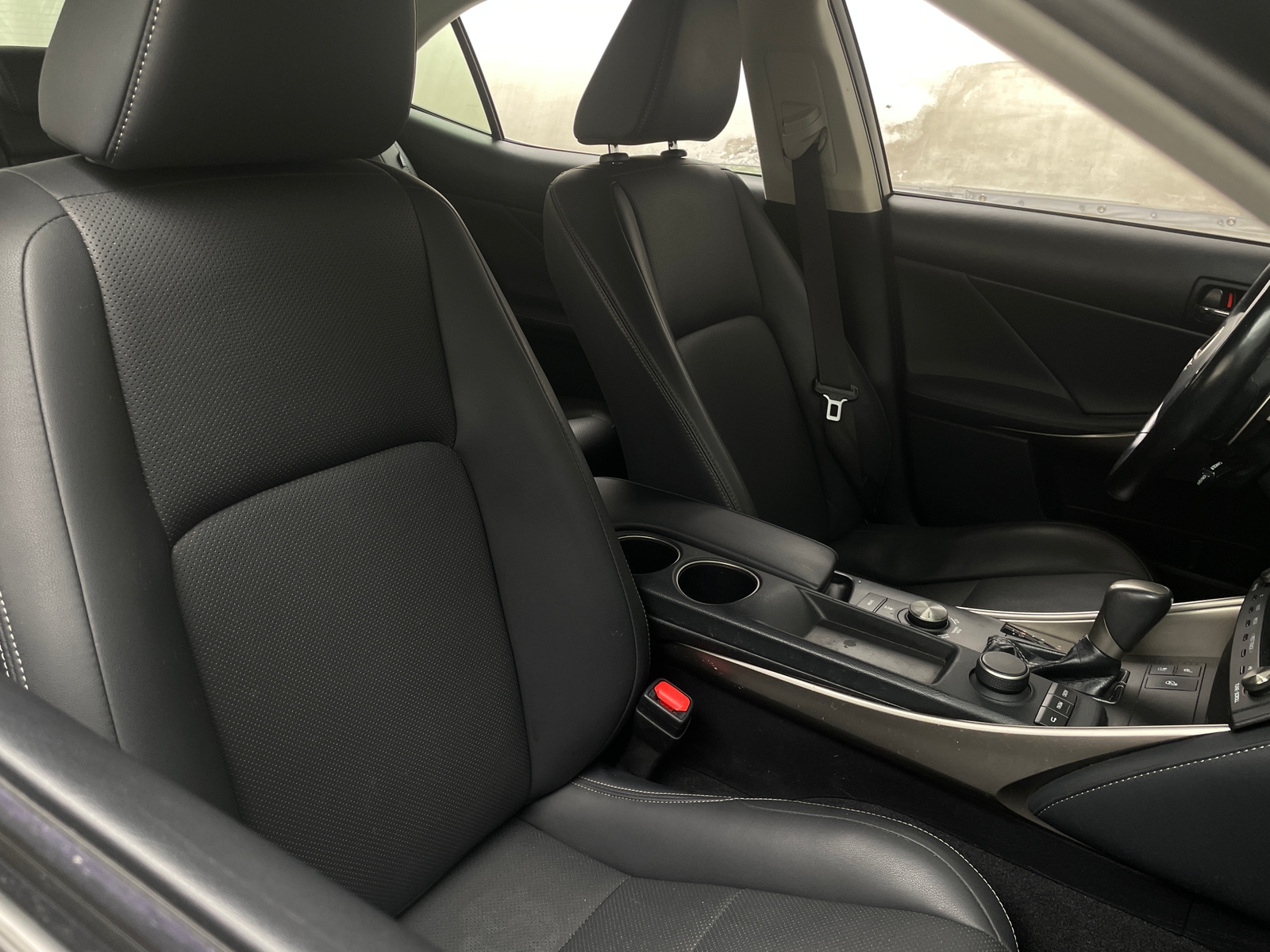 Thumbnail: 2015 Lexus IS - 2