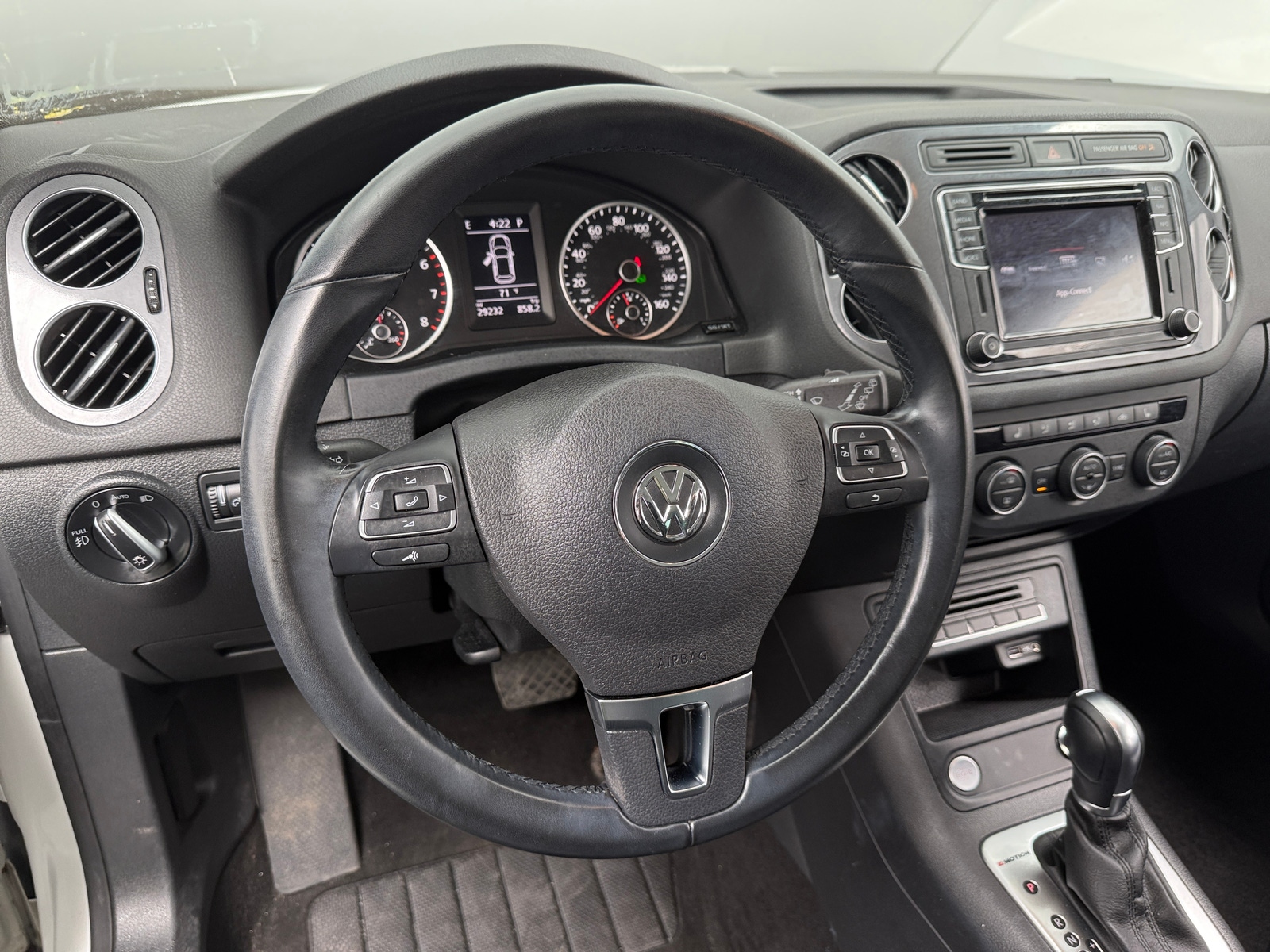 Thumbnail: 2017 Volkswagen Tiguan - 4